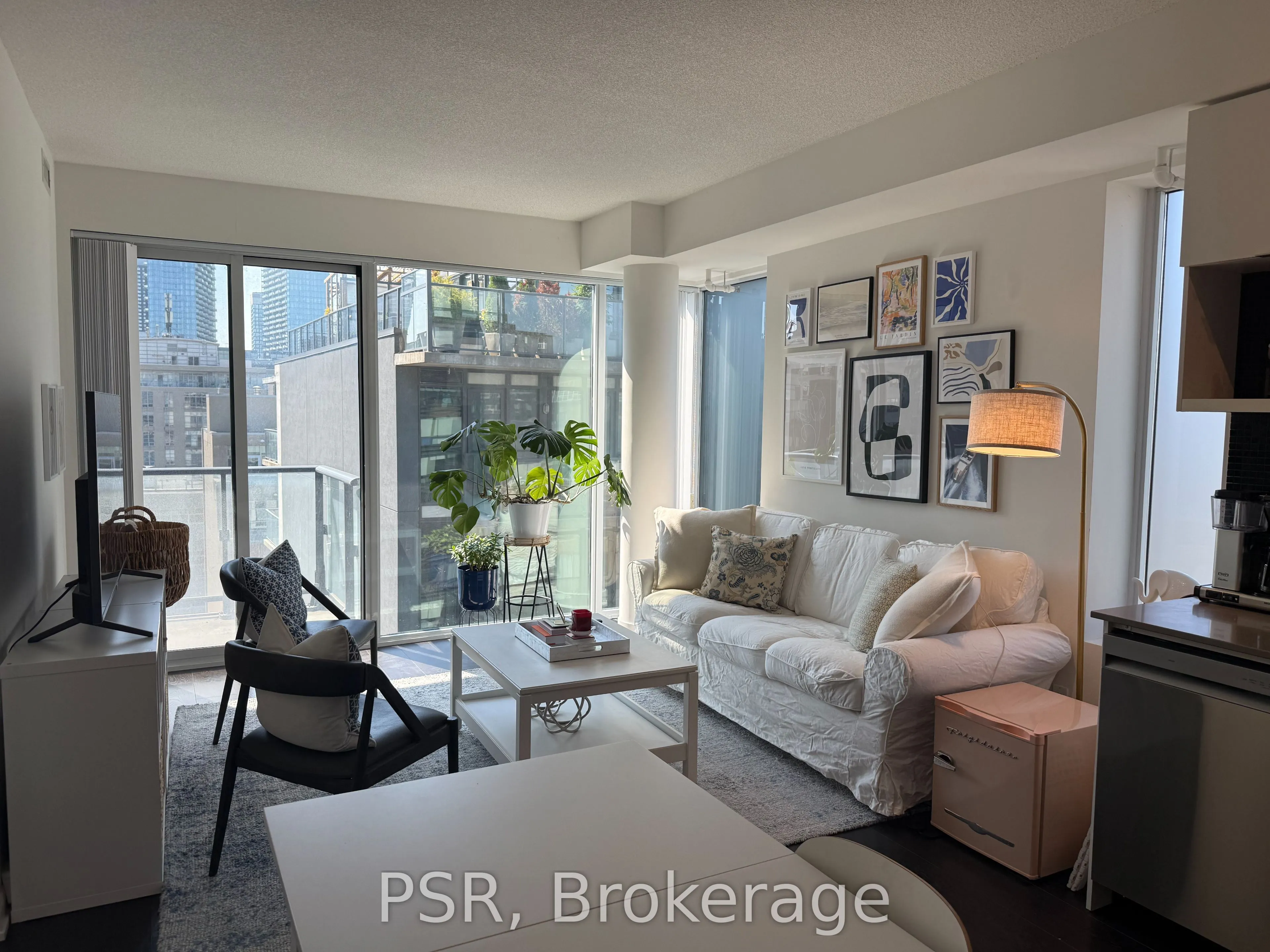 435 Richmond Street W, #910