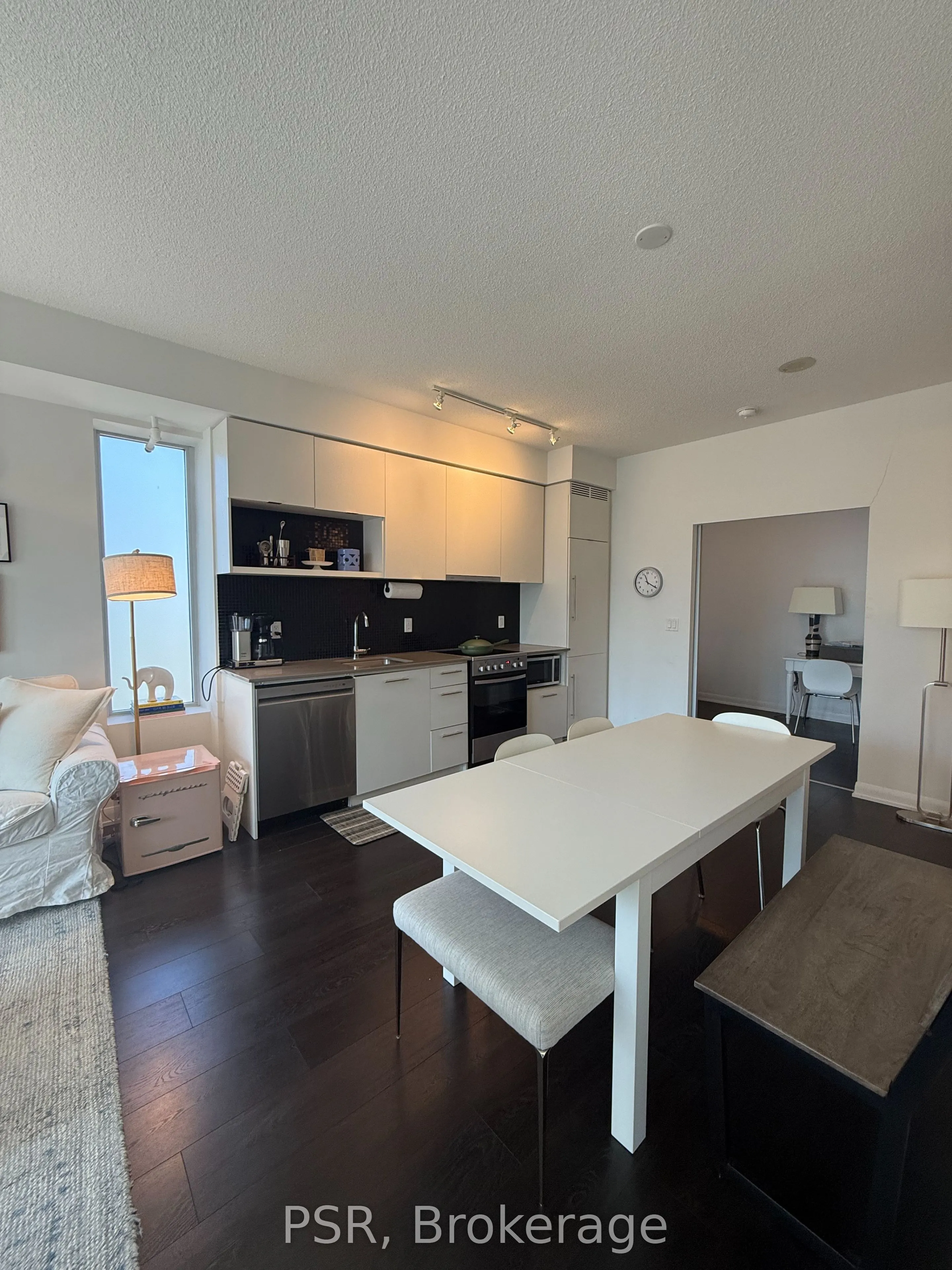 435 Richmond Street W, #910