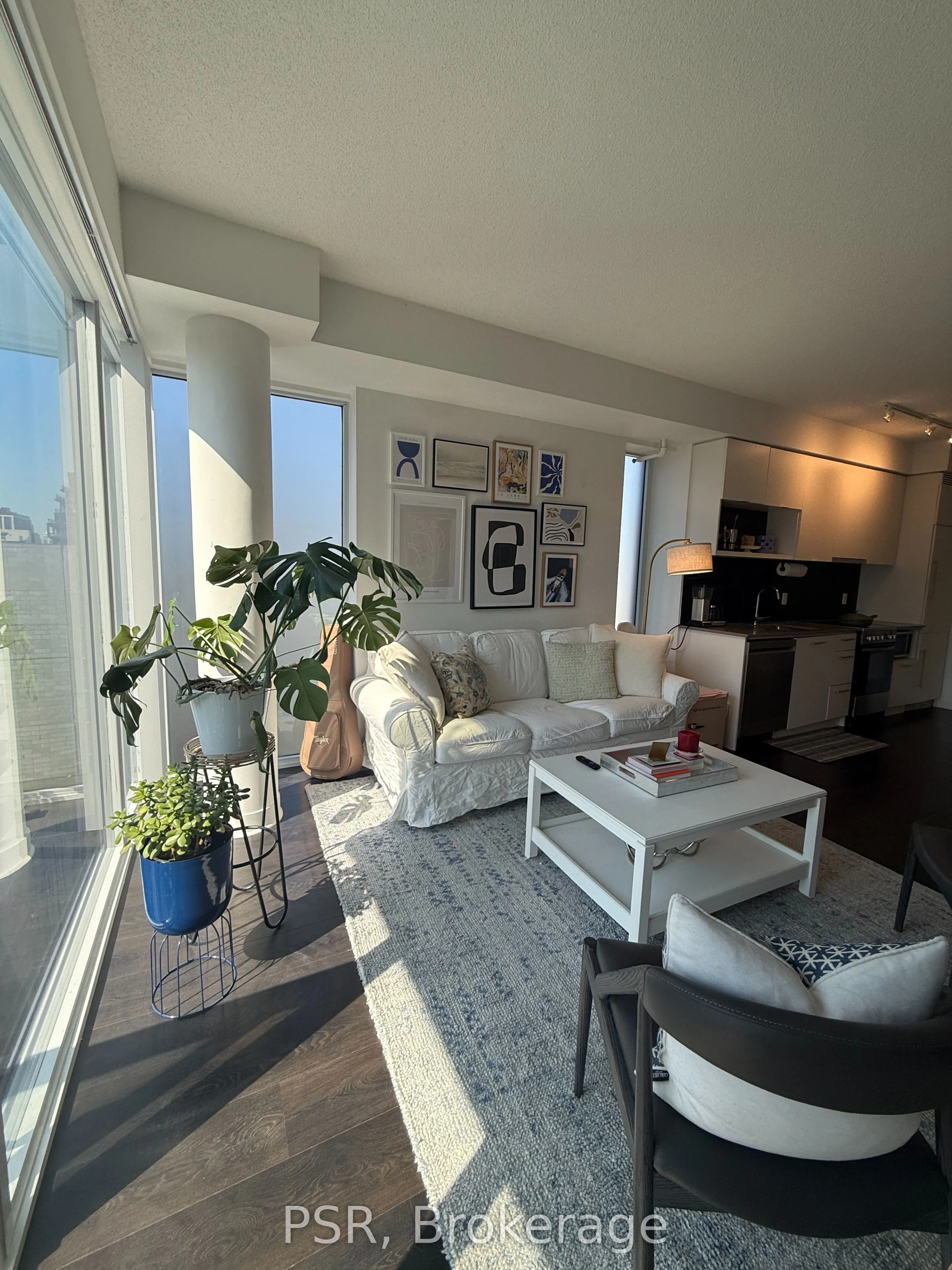 435 Richmond Street W, #910