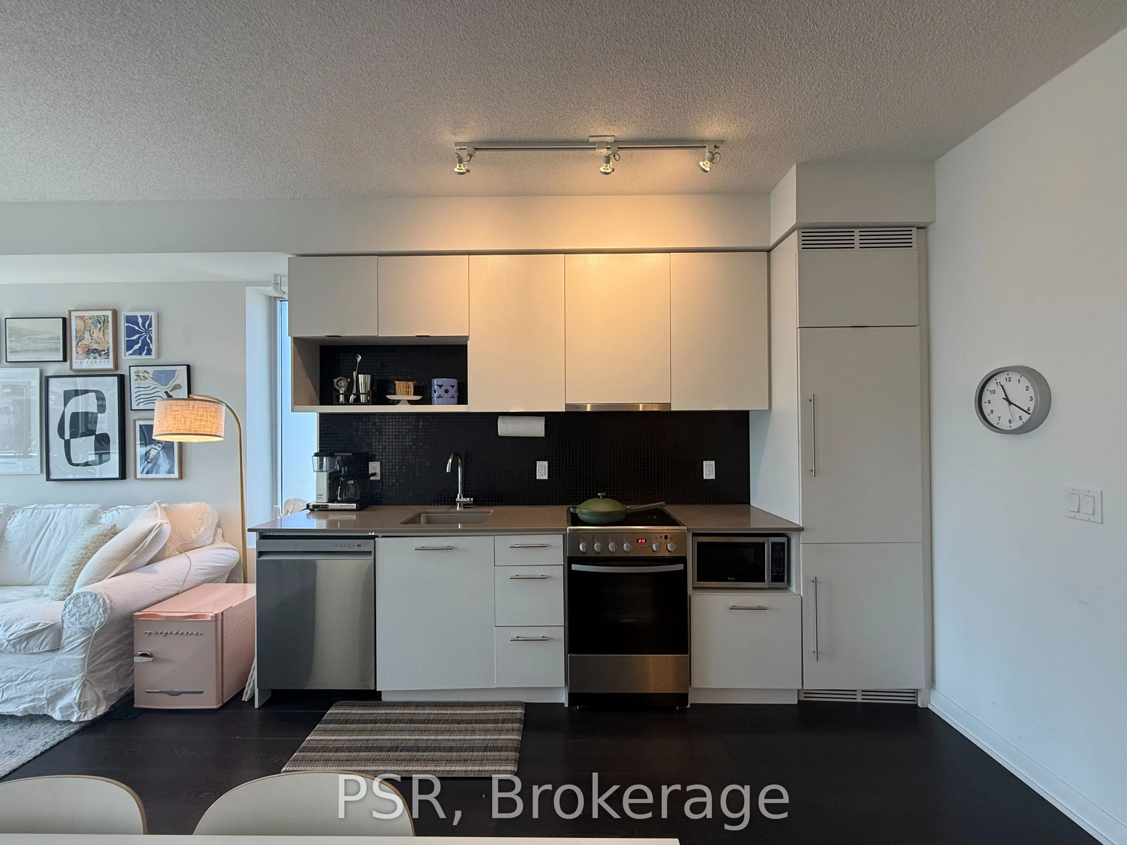 435 Richmond Street W, #910