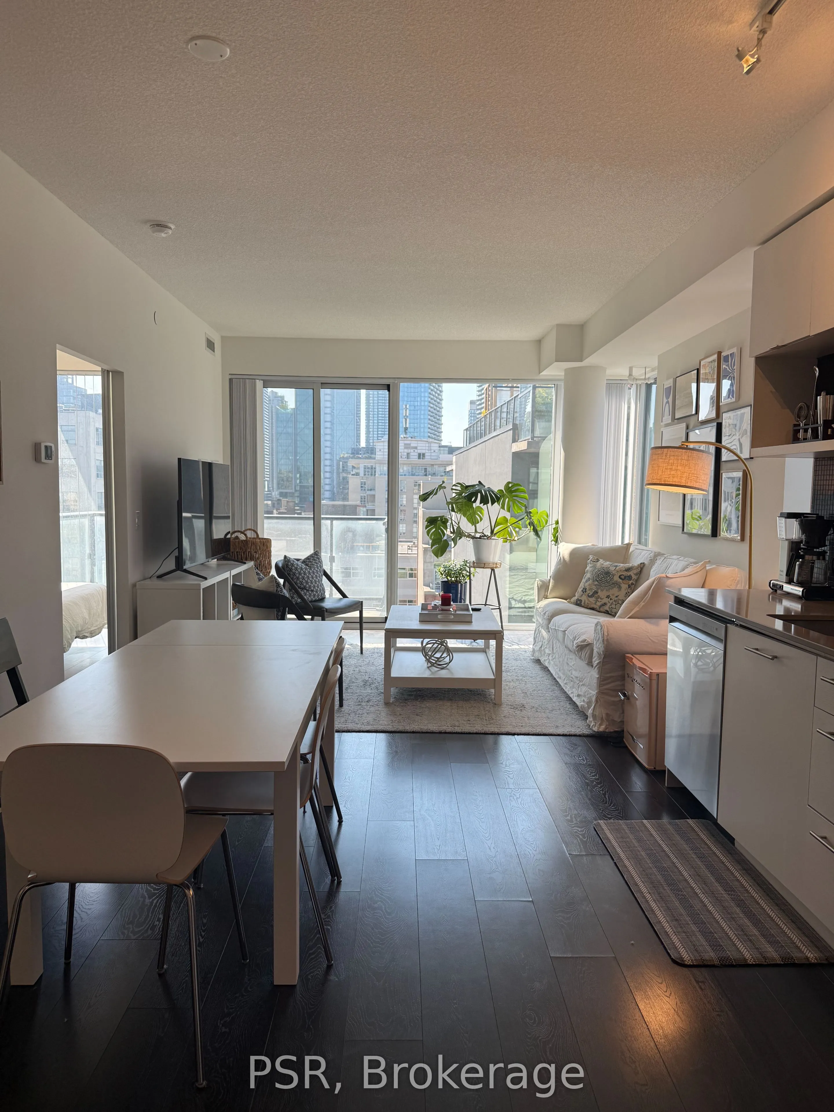 435 Richmond Street W, #910