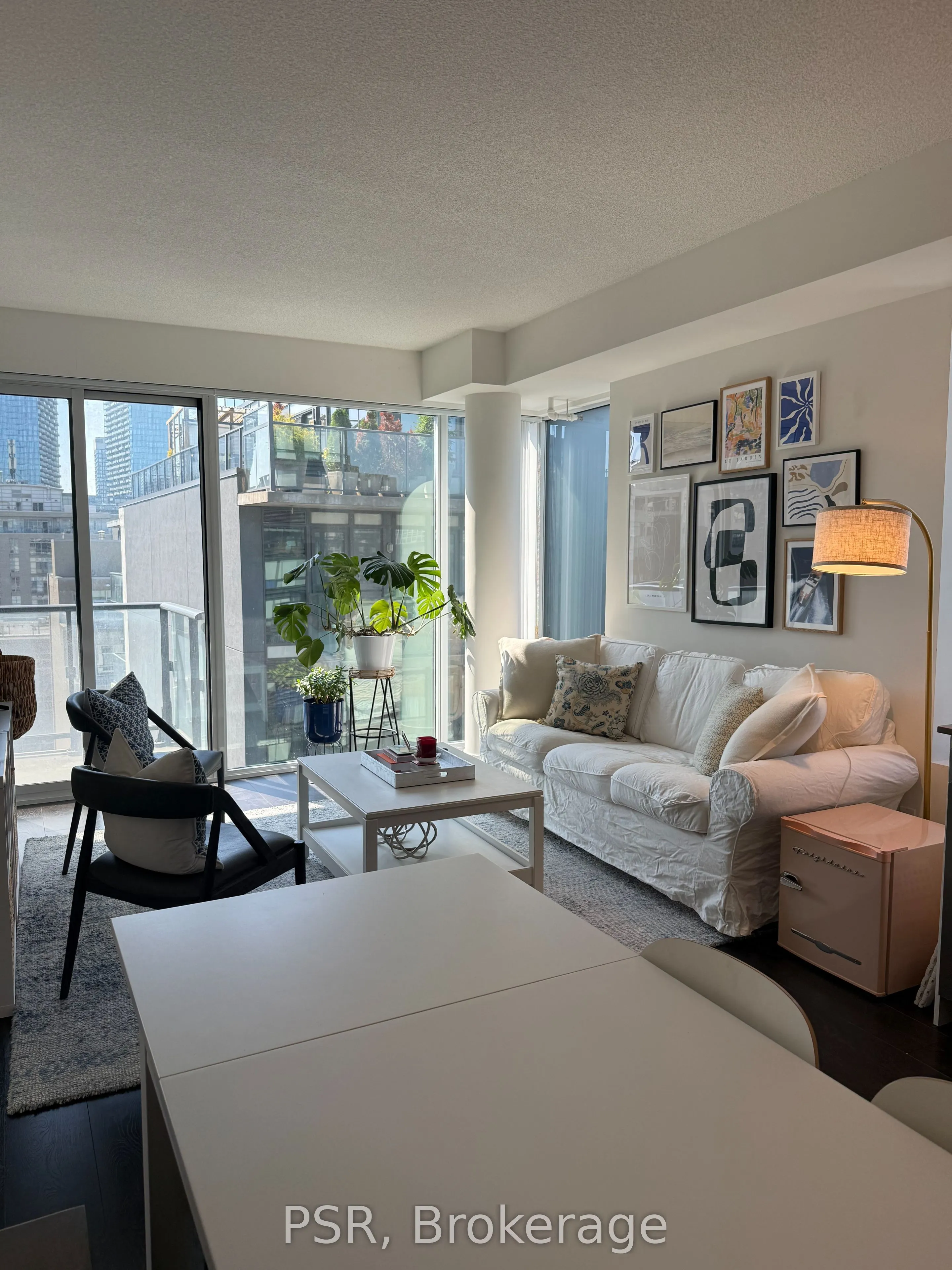 435 Richmond Street W, #910
