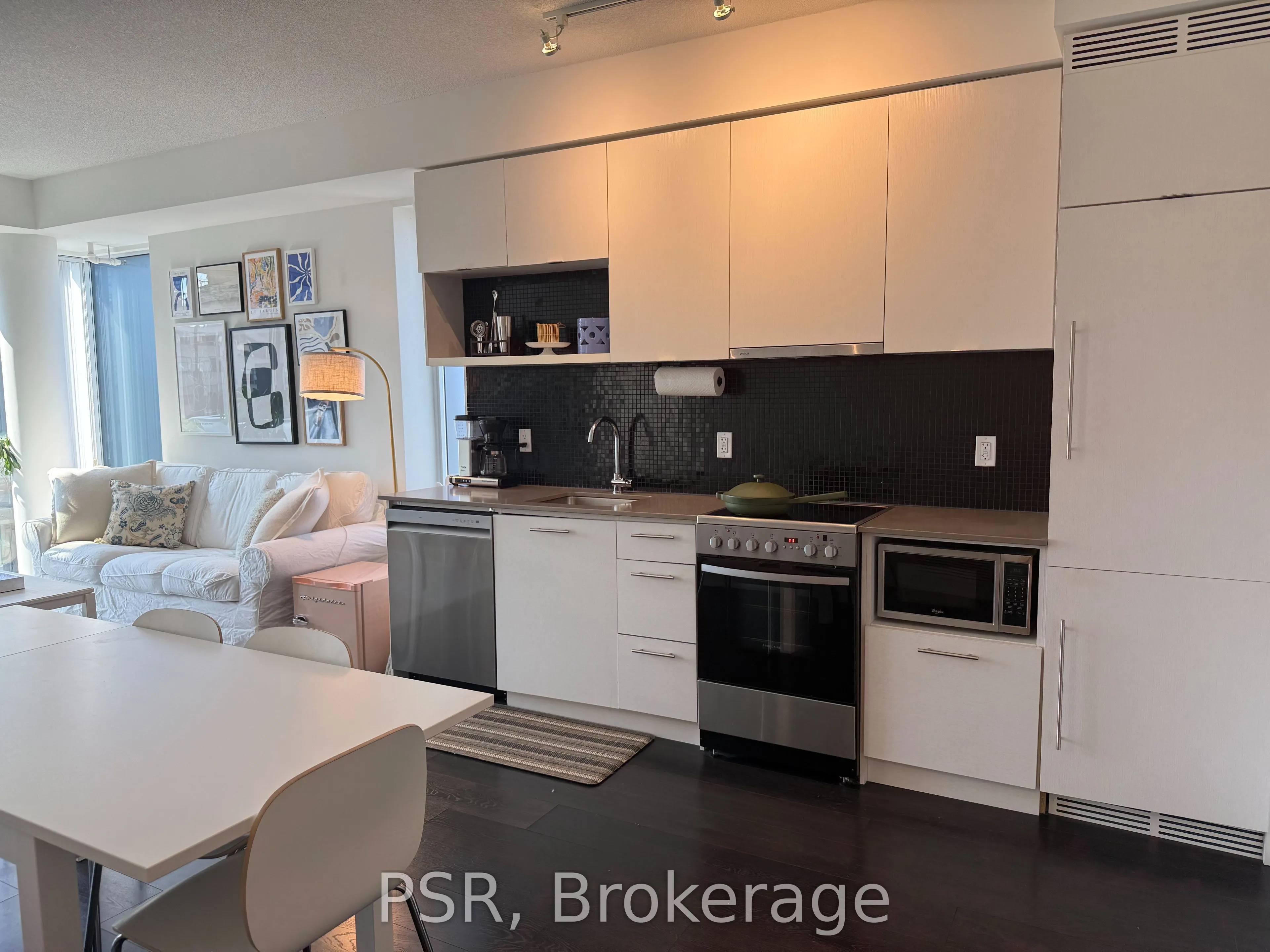 435 Richmond Street W, #910