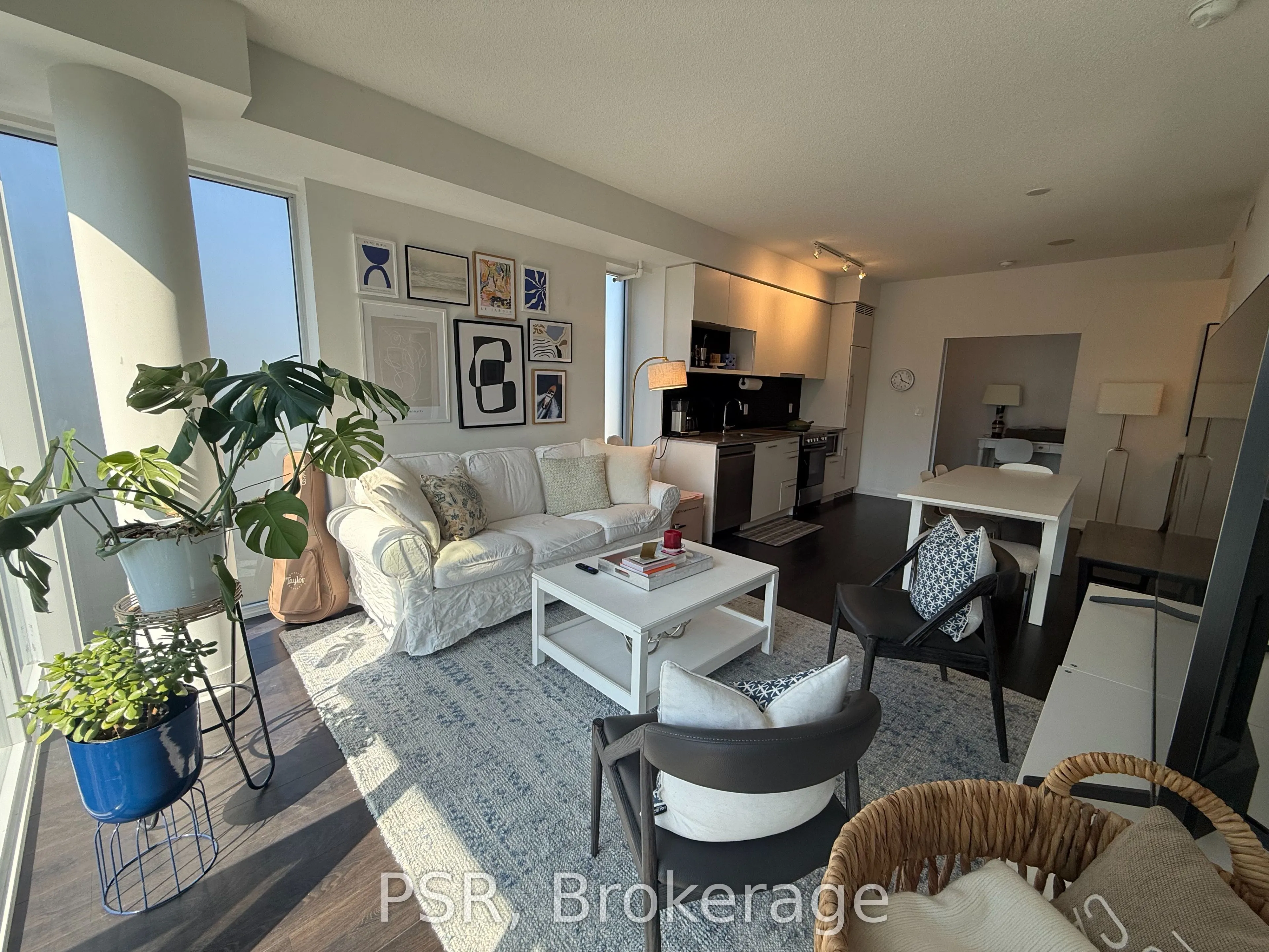 435 Richmond Street W, #910