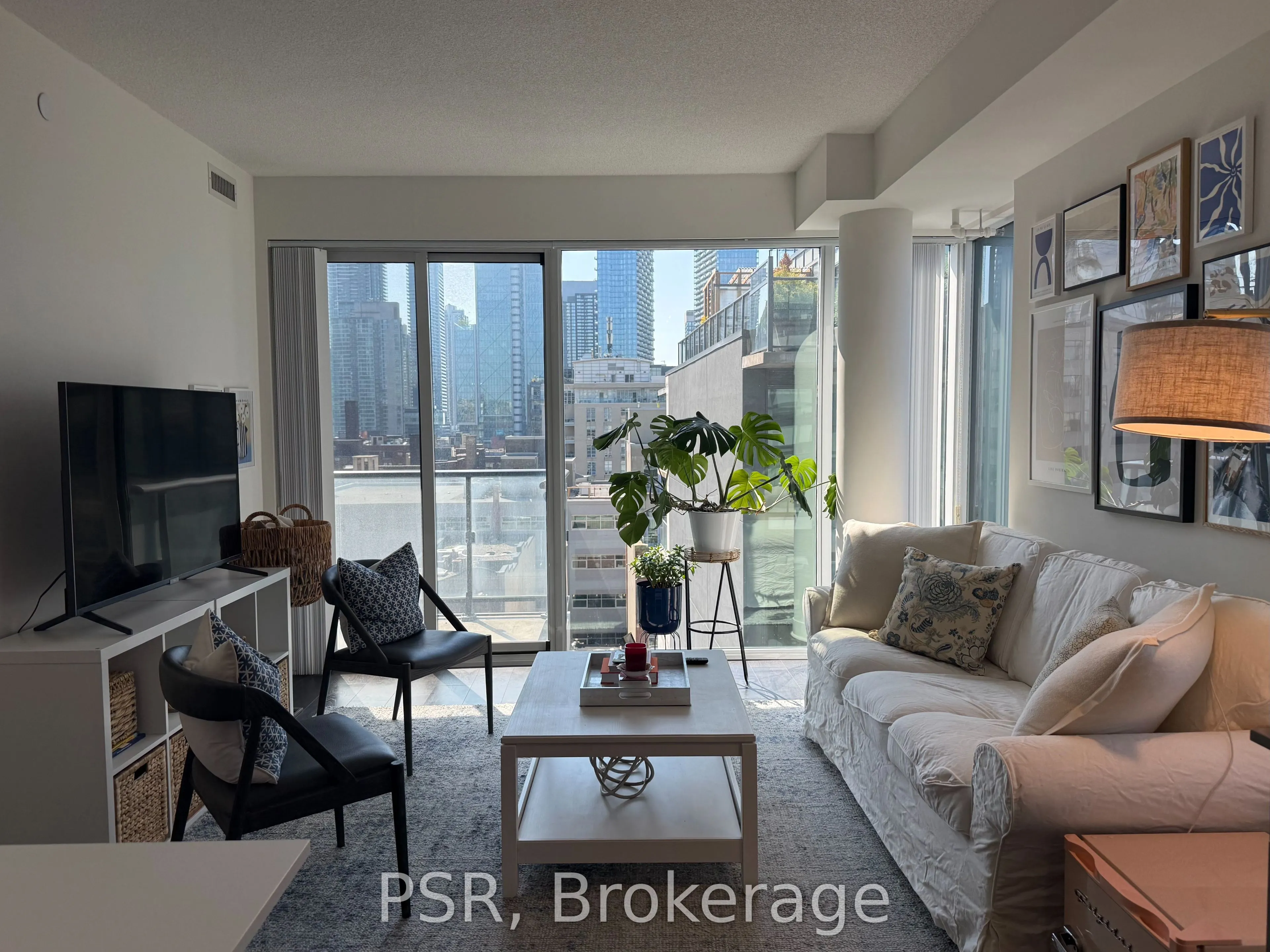 435 Richmond Street W, #910