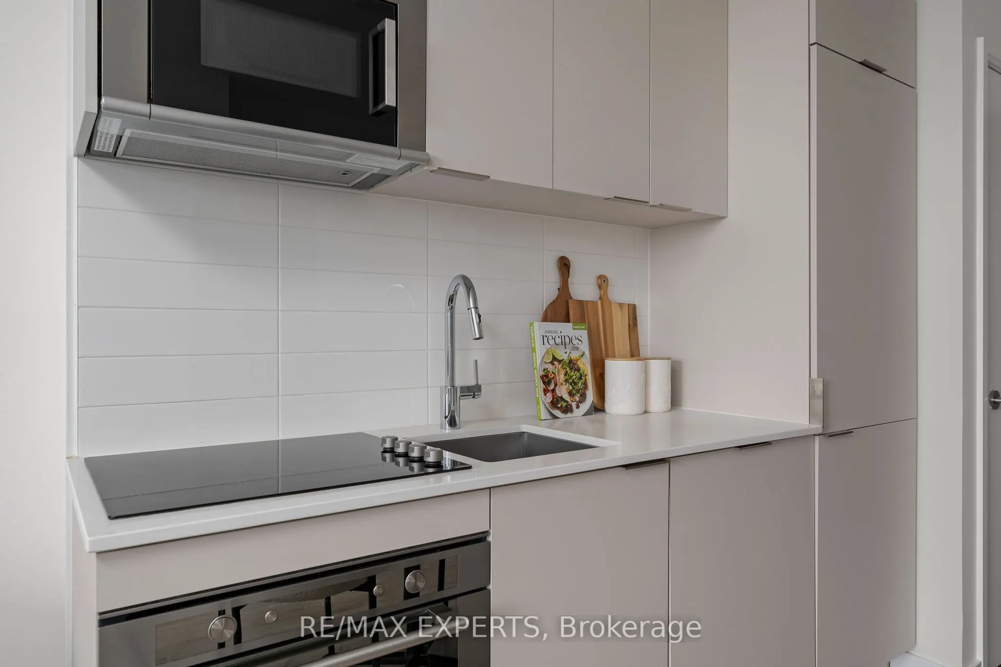 27 Bathurst Street, #310W