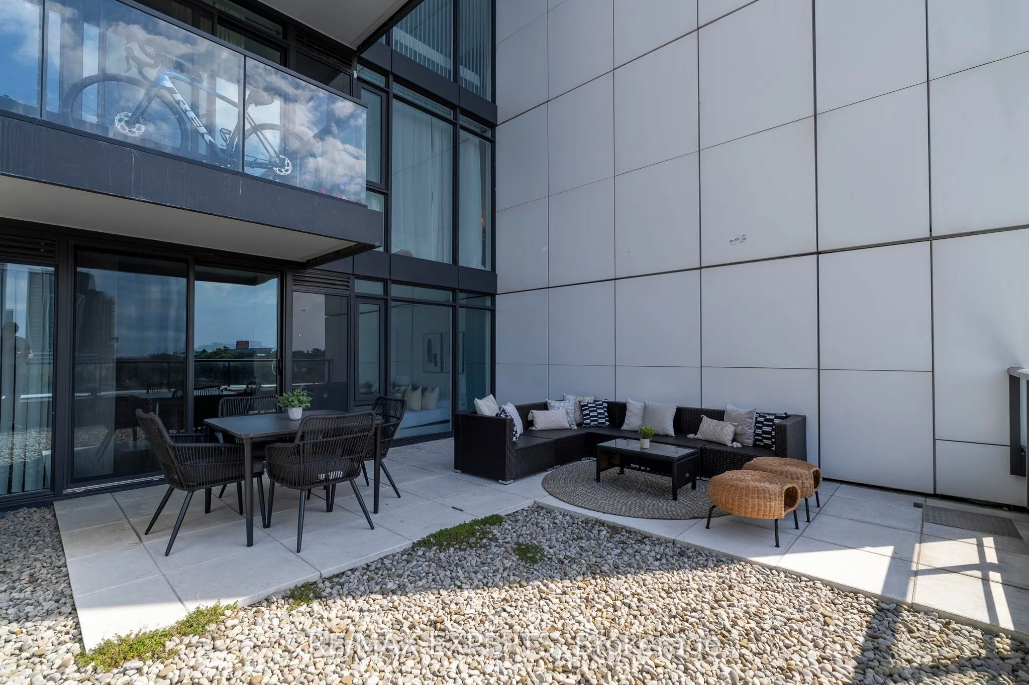 27 Bathurst Street, #310W