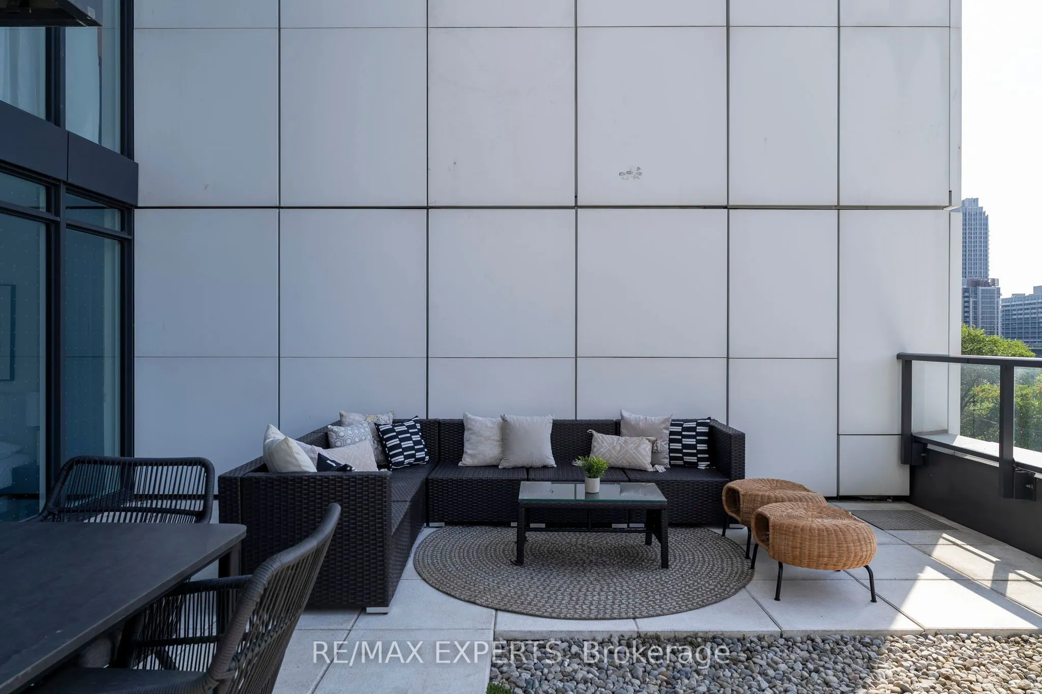 27 Bathurst Street, #310W