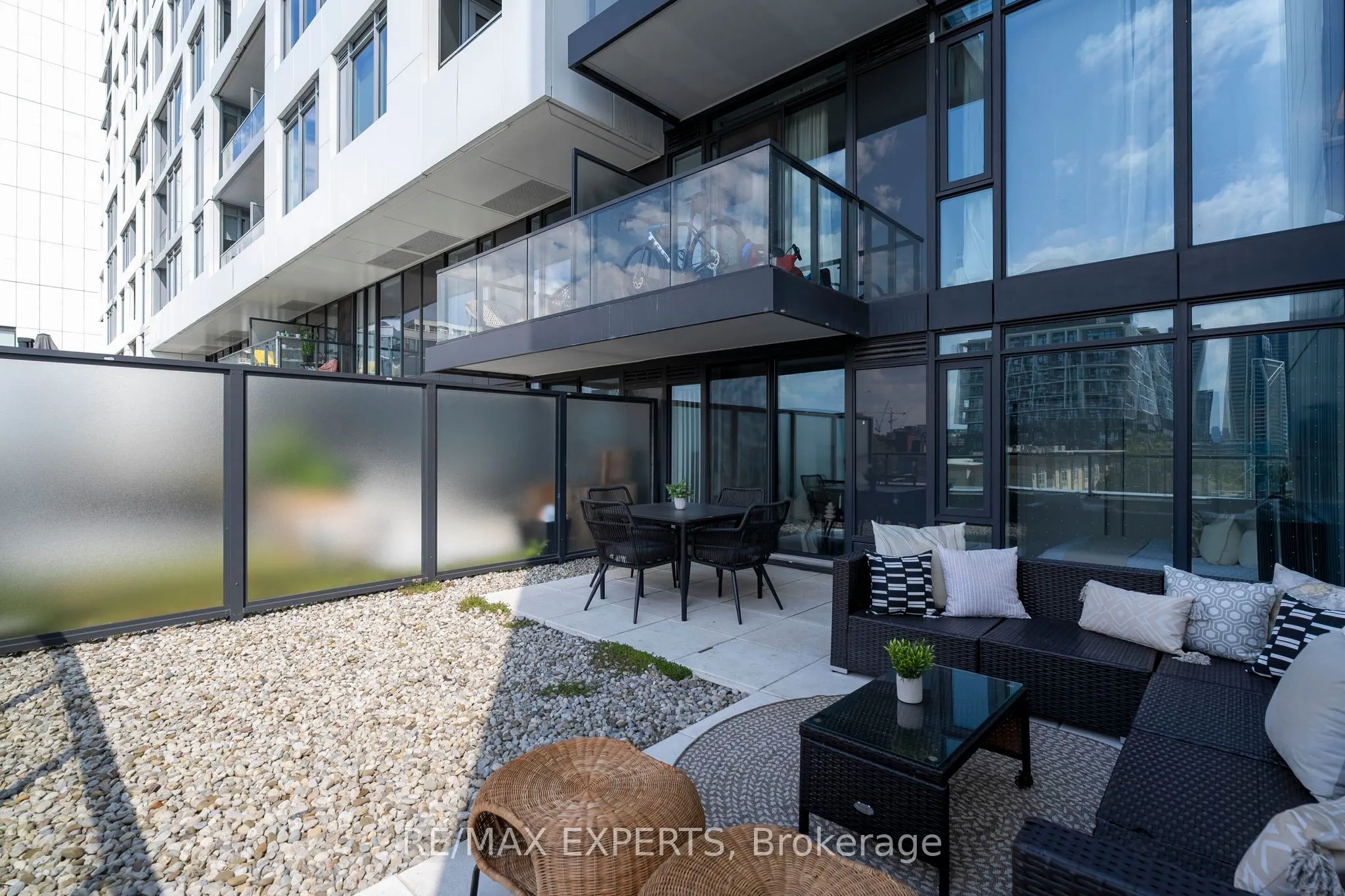 27 Bathurst Street, #310W