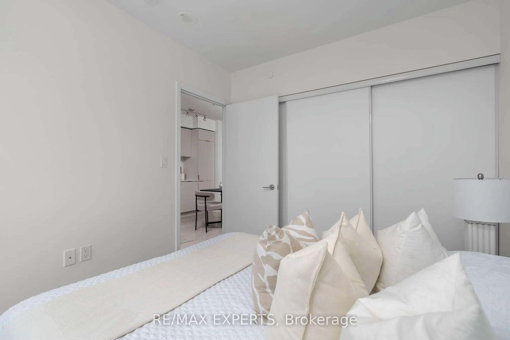 27 Bathurst Street, #310W