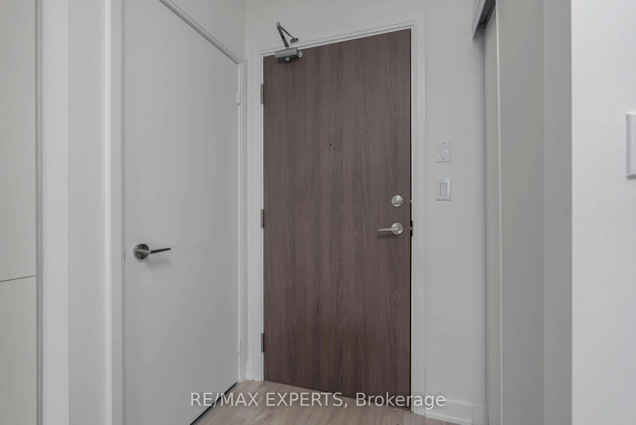 27 Bathurst Street, #310W