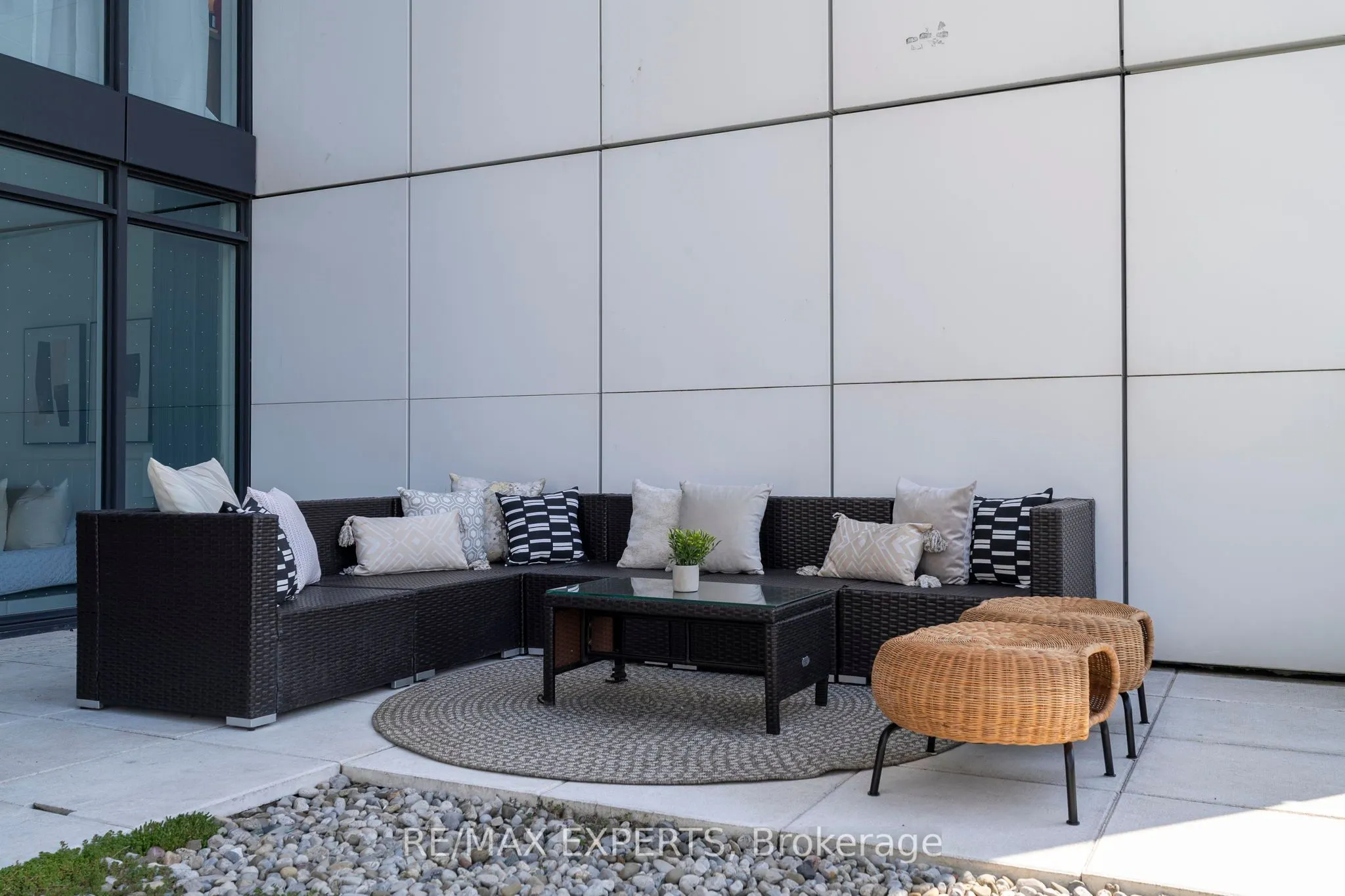 27 Bathurst Street, #310W