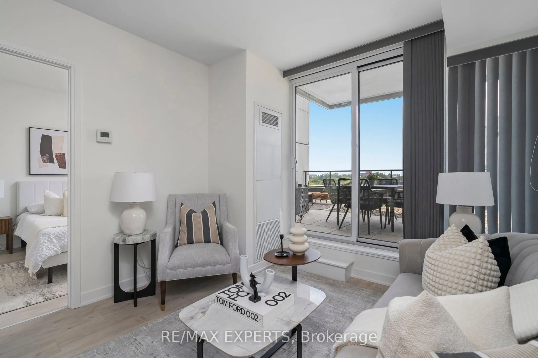27 Bathurst Street, #310W