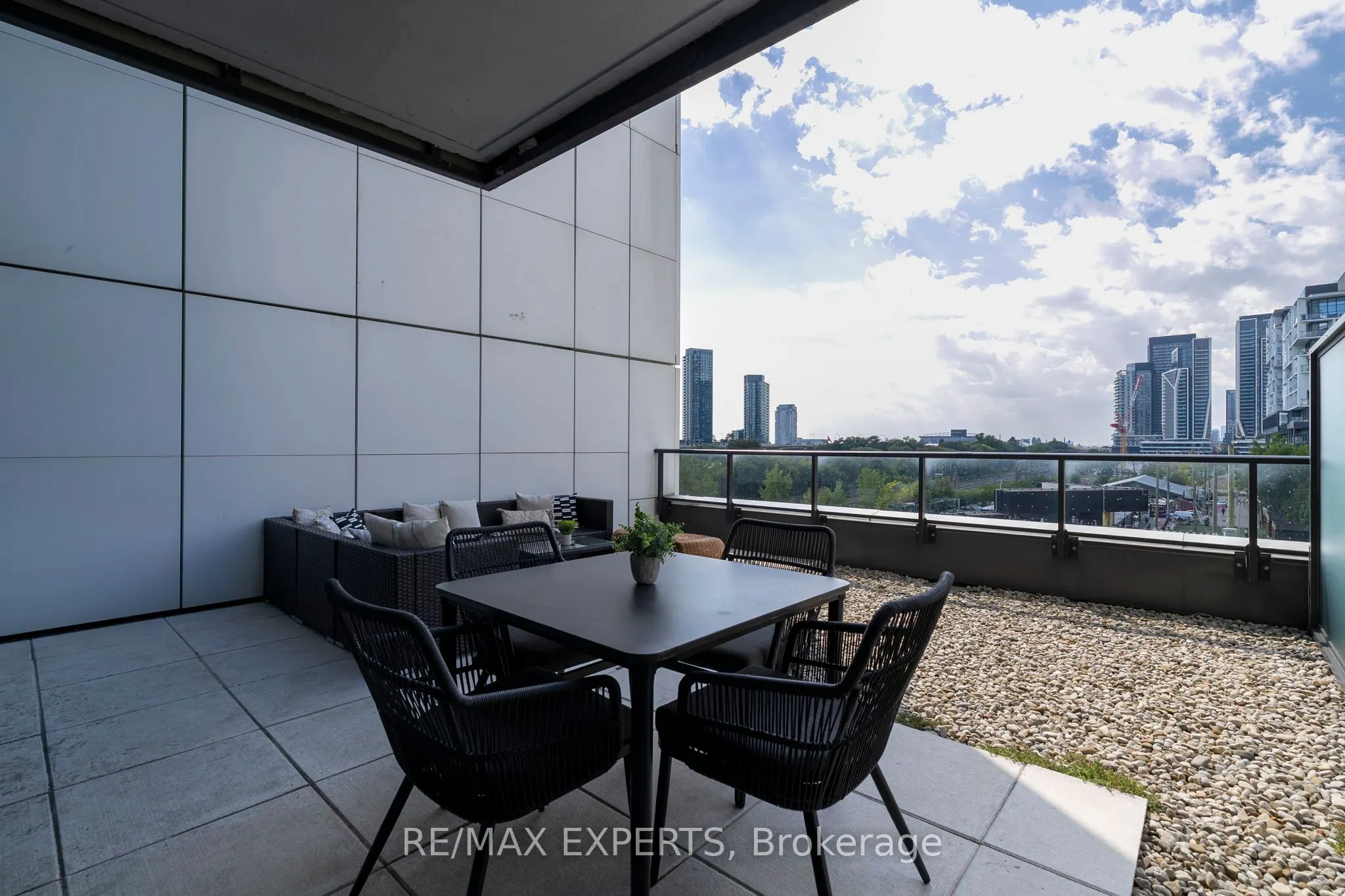27 Bathurst Street, #310W