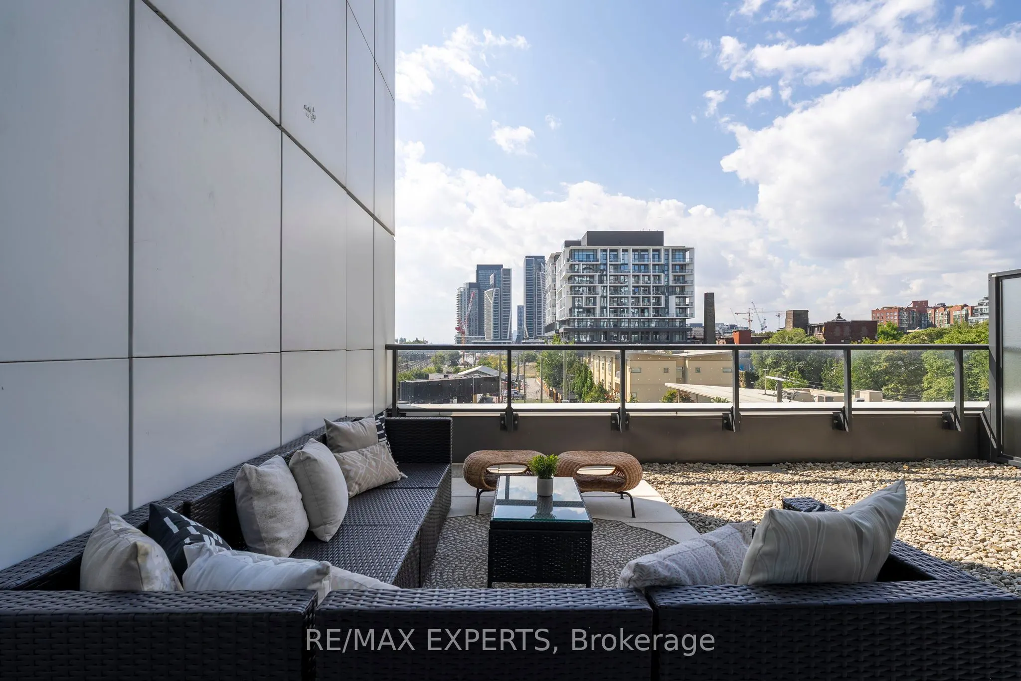 27 Bathurst Street, #310W