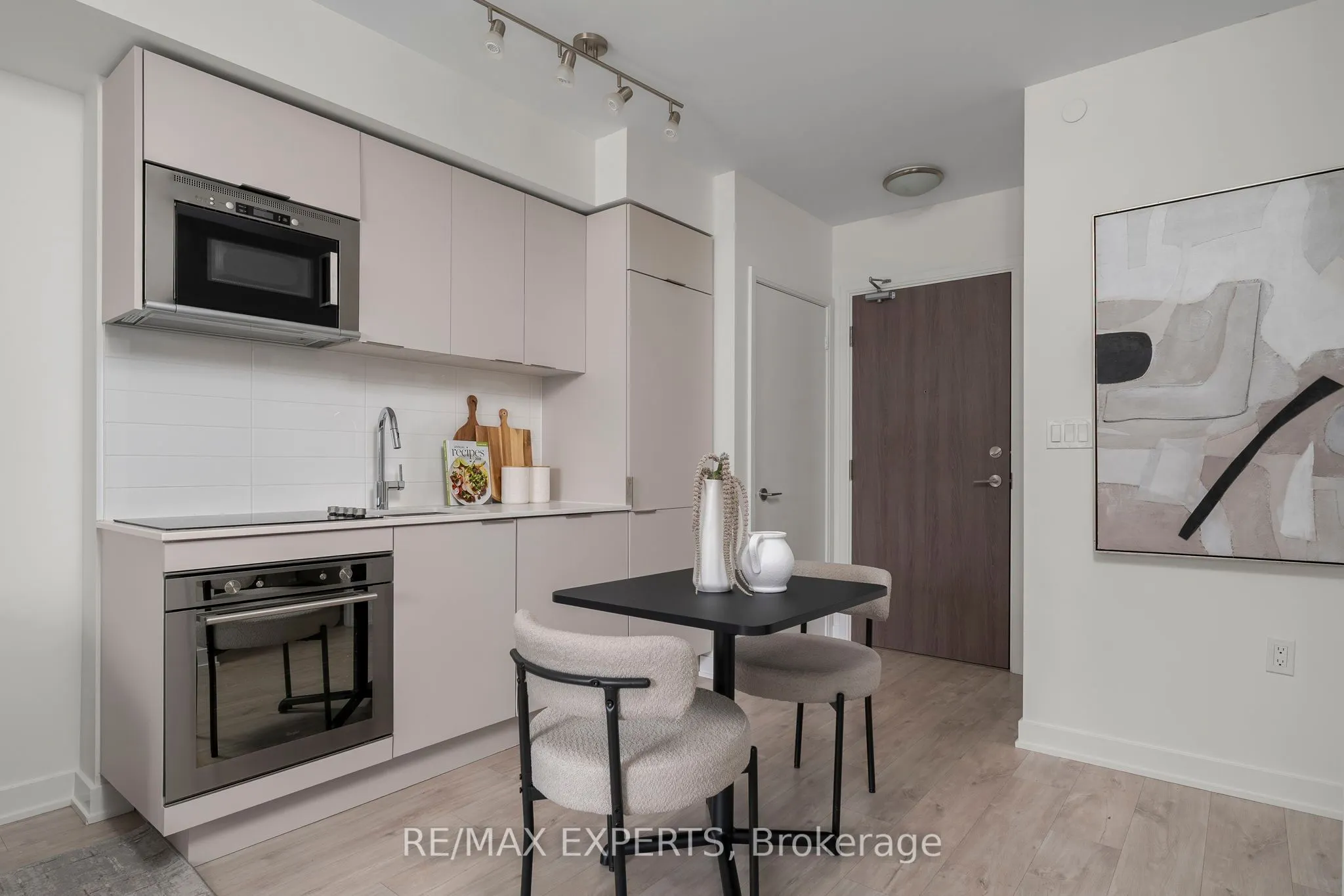 27 Bathurst Street, #310W