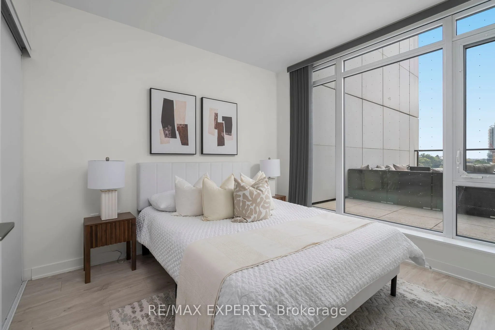 27 Bathurst Street, #310W