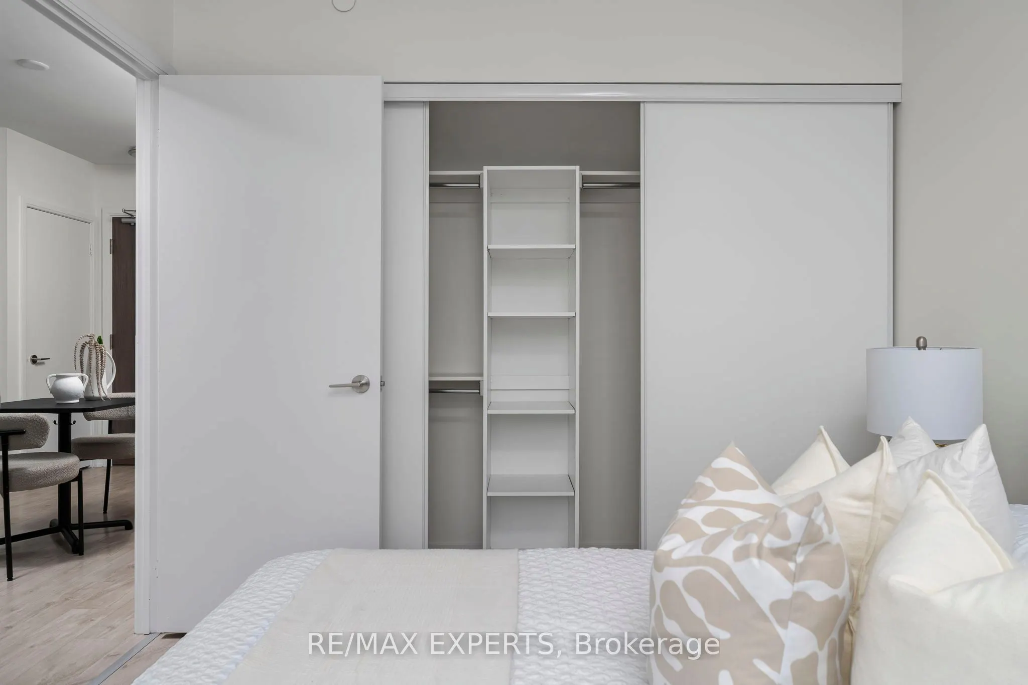 27 Bathurst Street, #310W