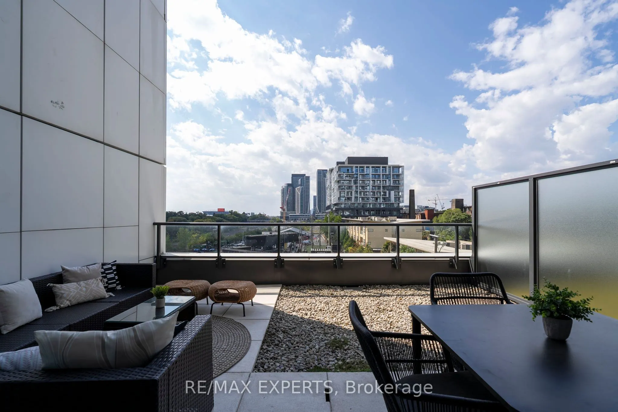 27 Bathurst Street, #310W