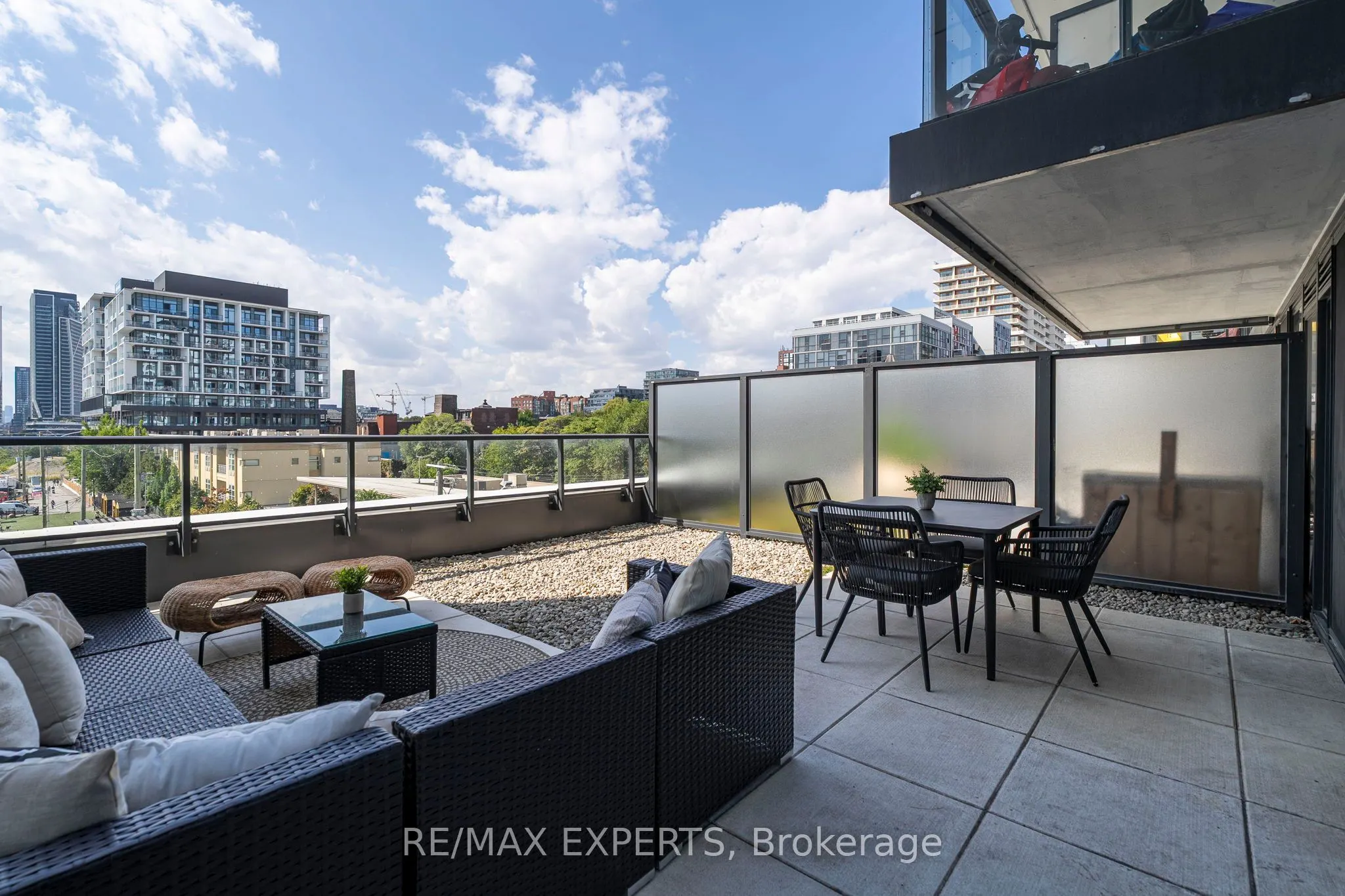 27 Bathurst Street, #310W