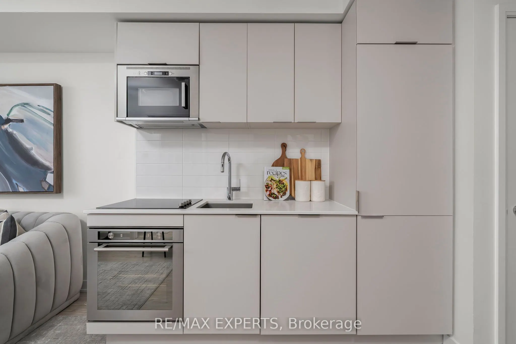 27 Bathurst Street, #310W