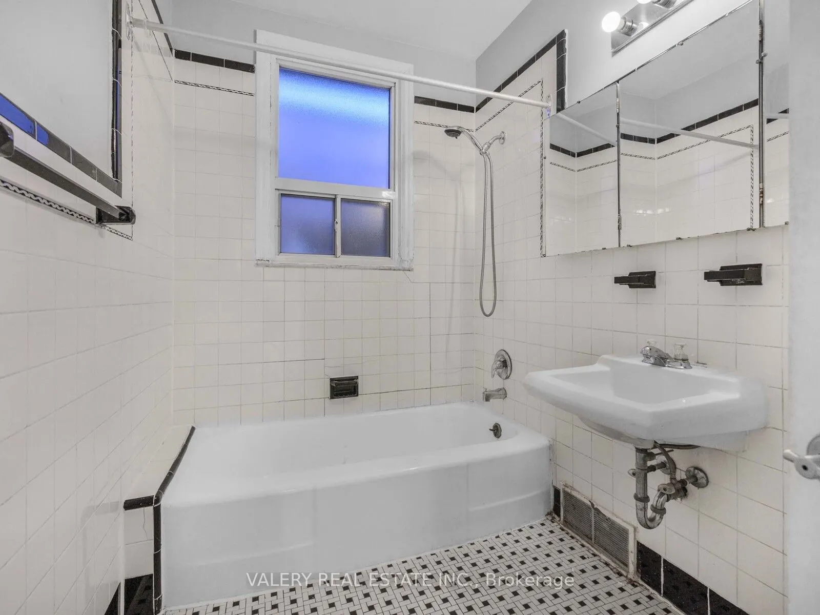 7 Ellsworth Avenue