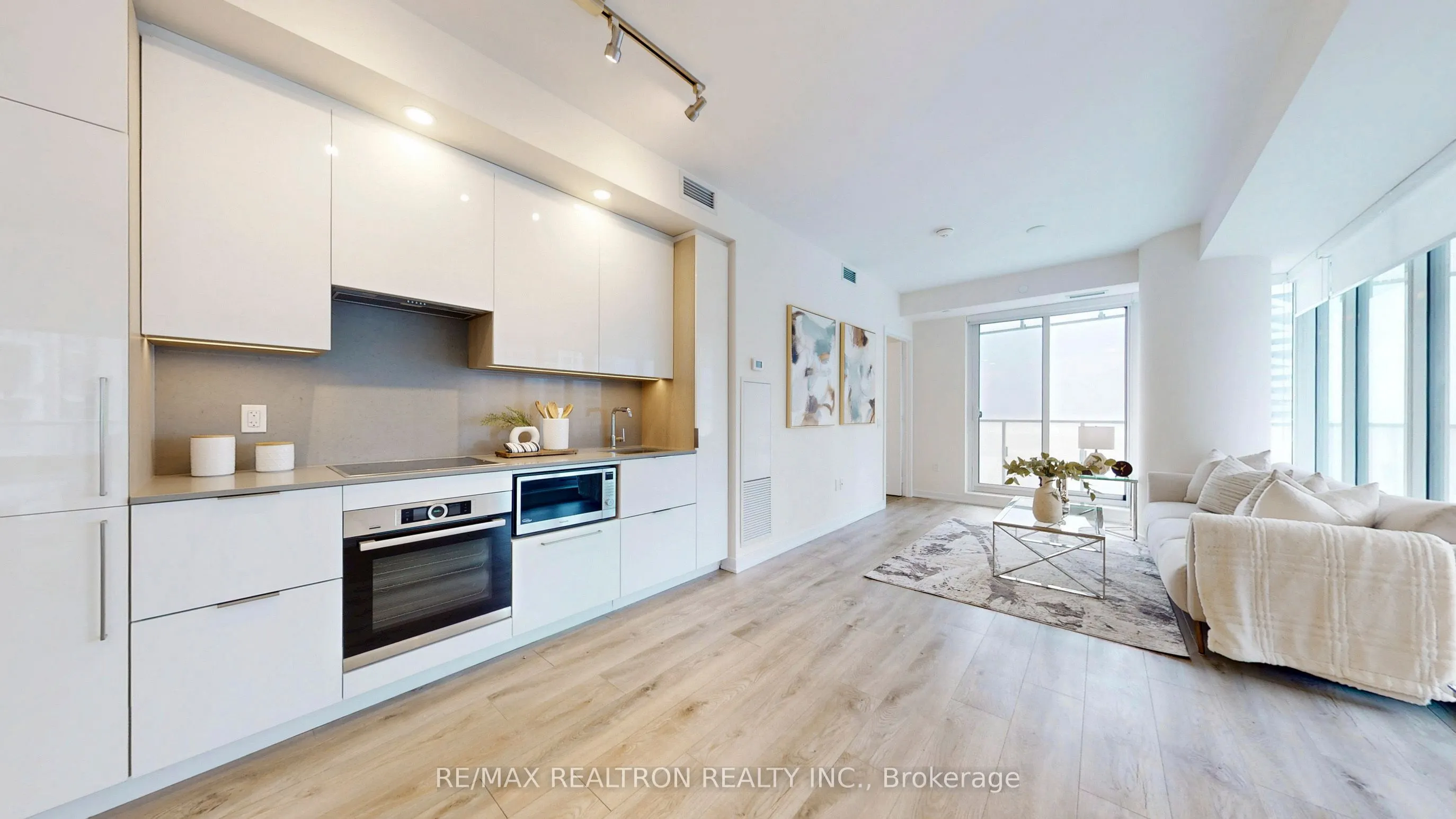 28 Freeland Street, #1802