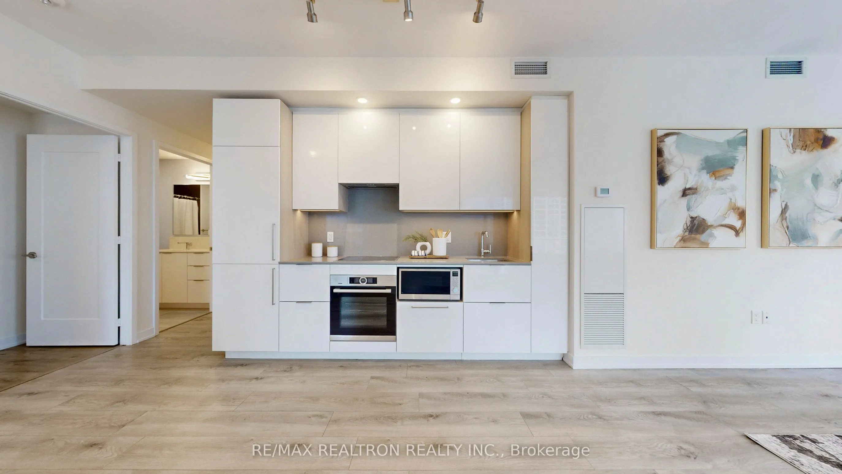 28 Freeland Street, #1802