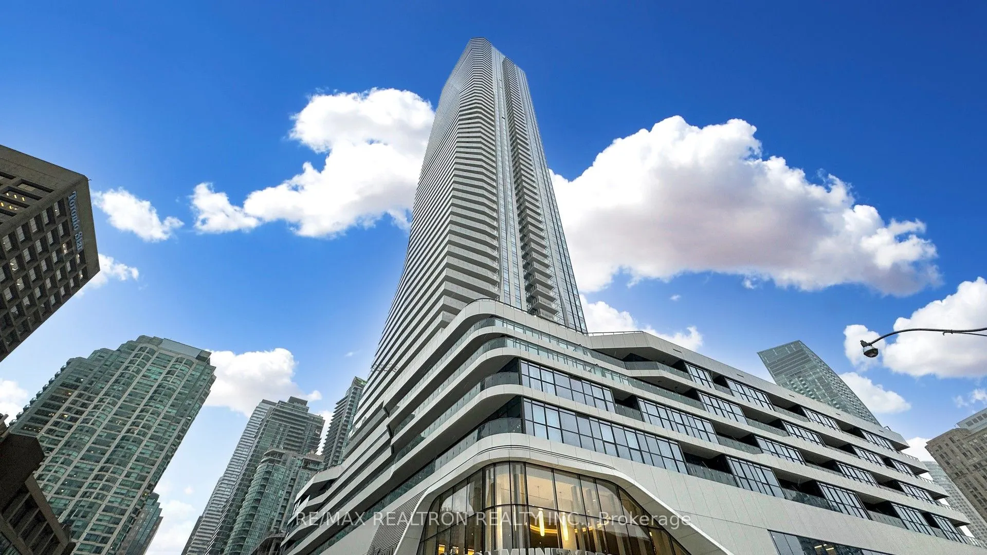 28 Freeland Street, #1802