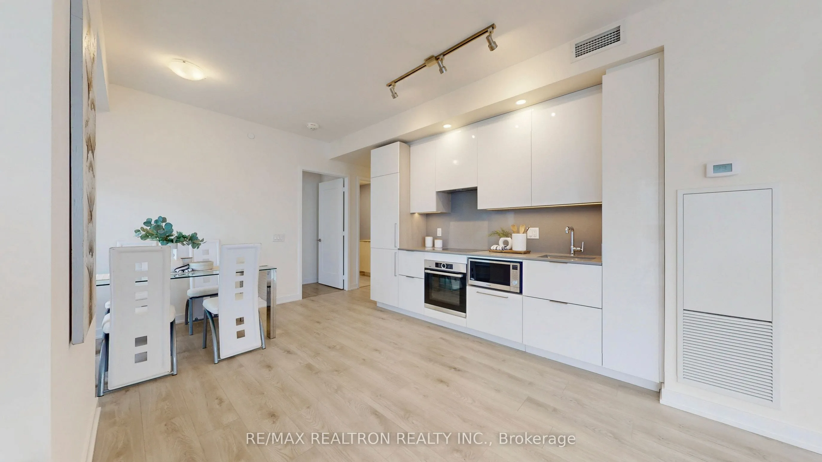 28 Freeland Street, #1802