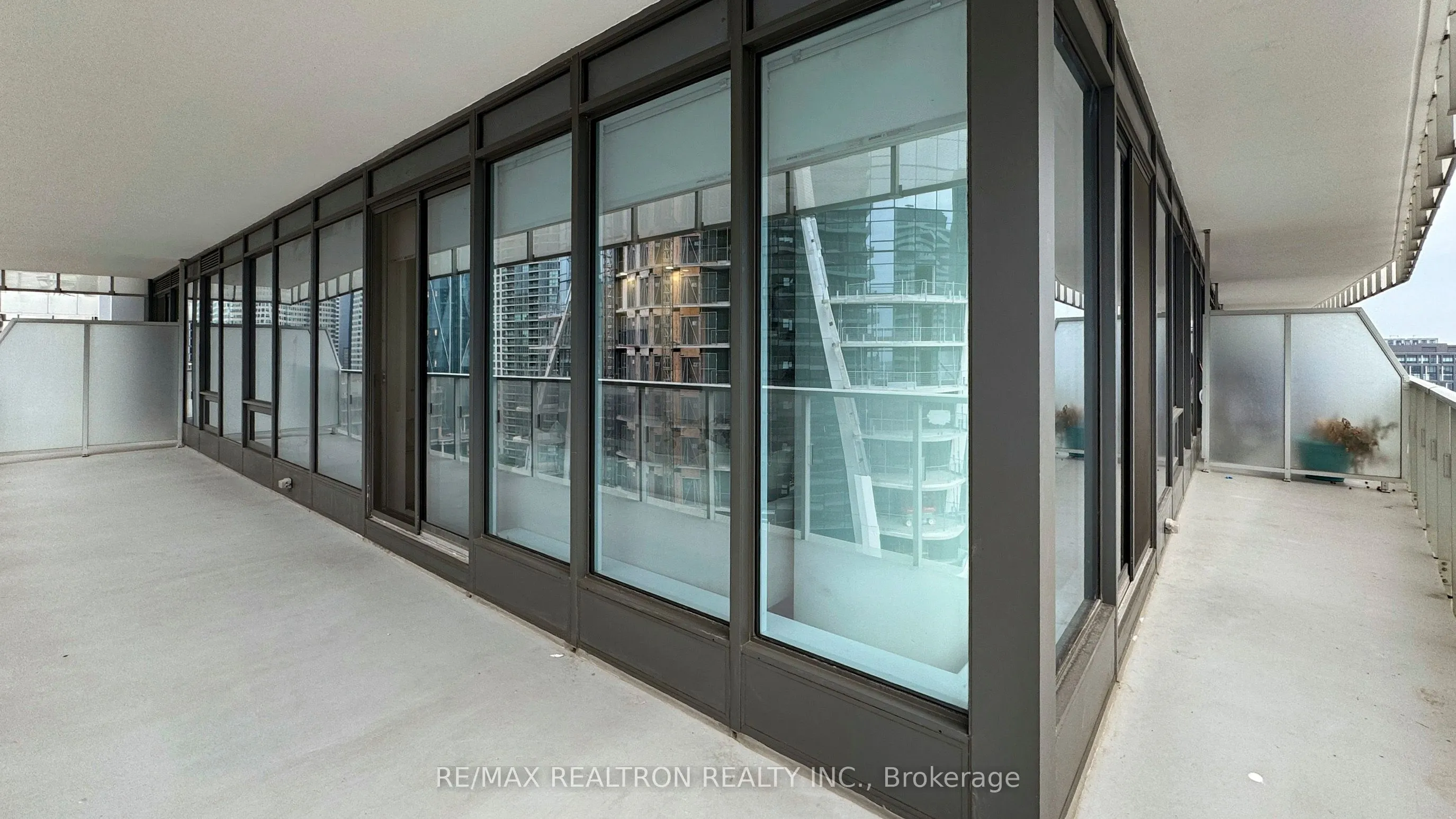 28 Freeland Street, #1802