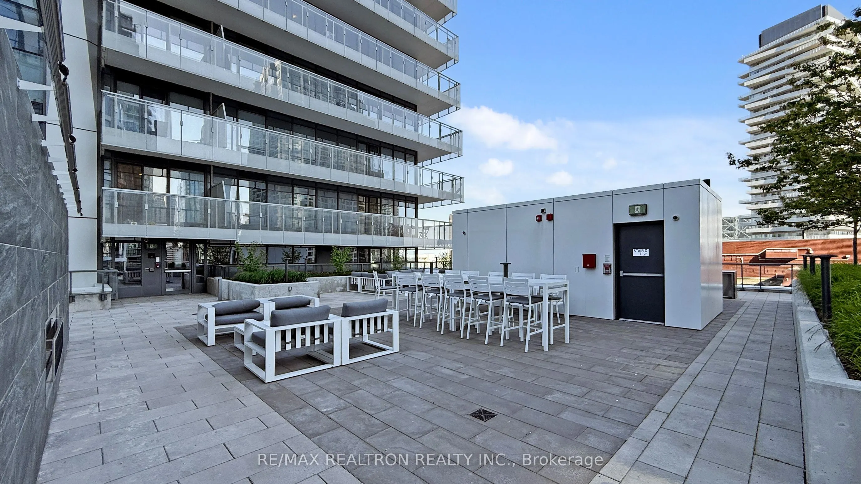 28 Freeland Street, #1802