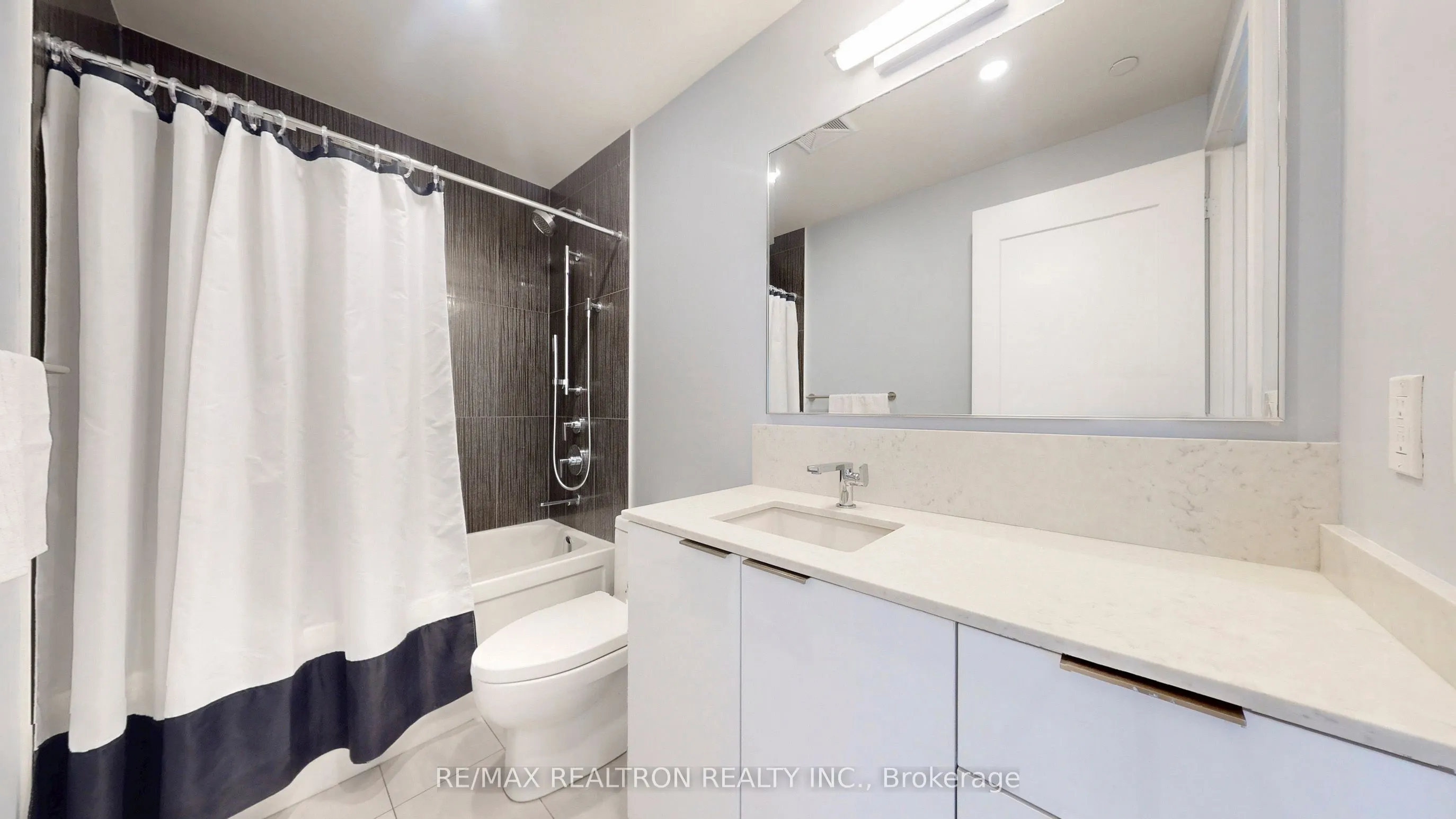 28 Freeland Street, #1802
