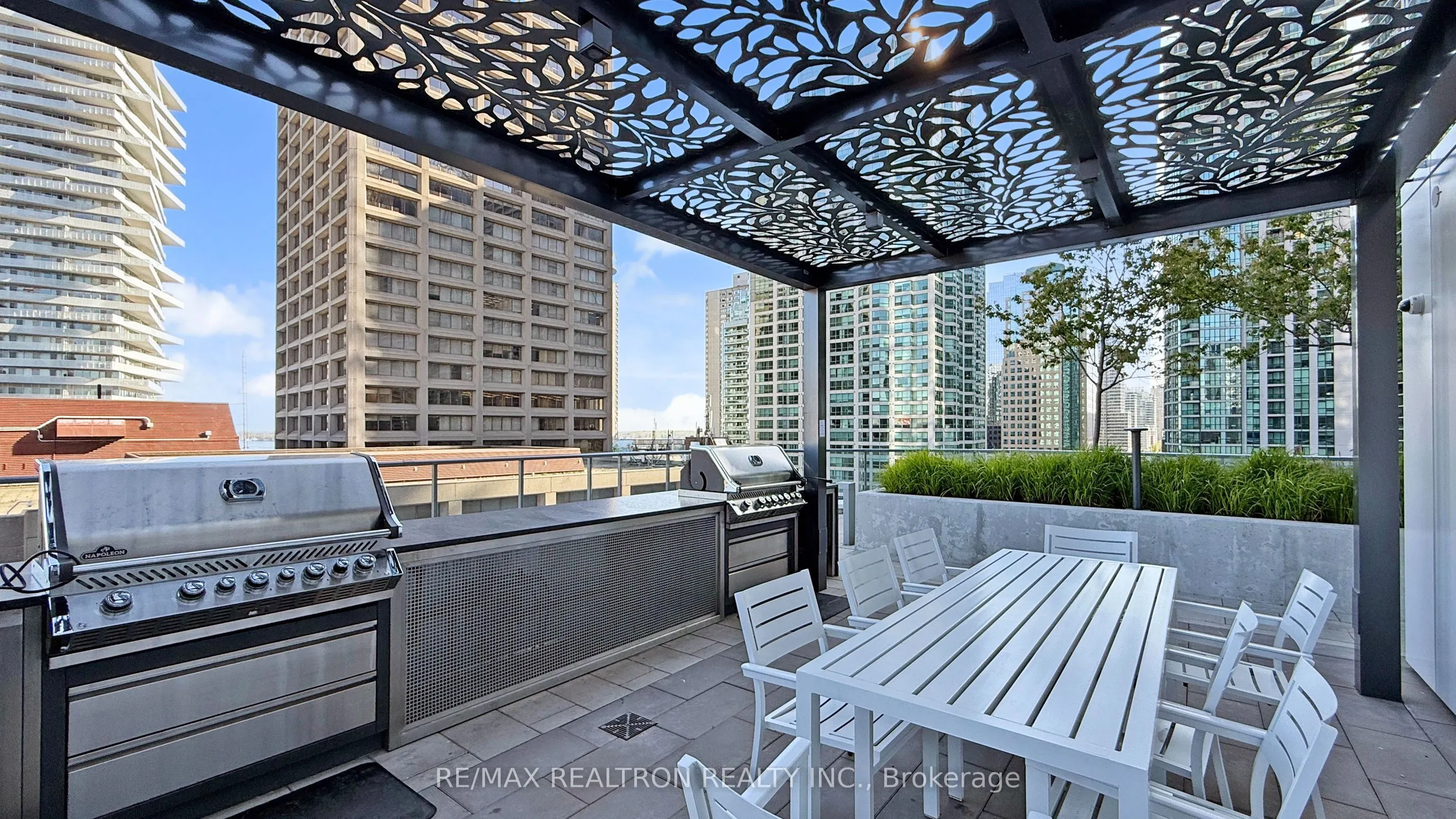 28 Freeland Street, #1802