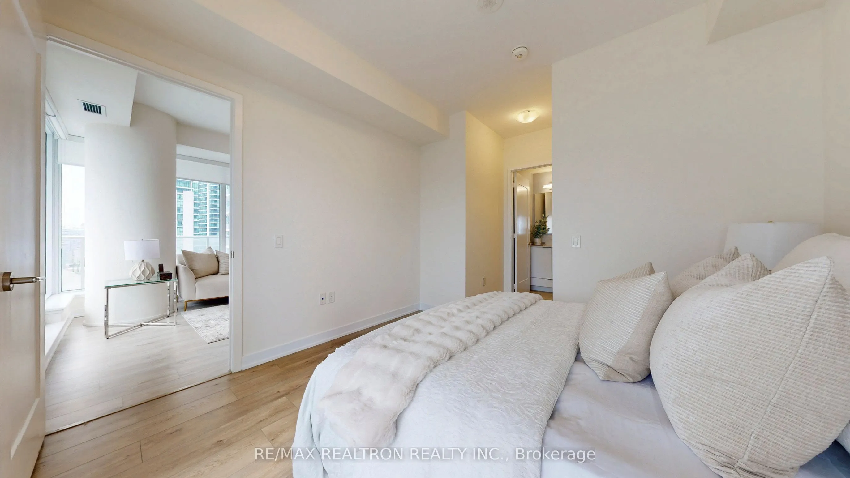 28 Freeland Street, #1802