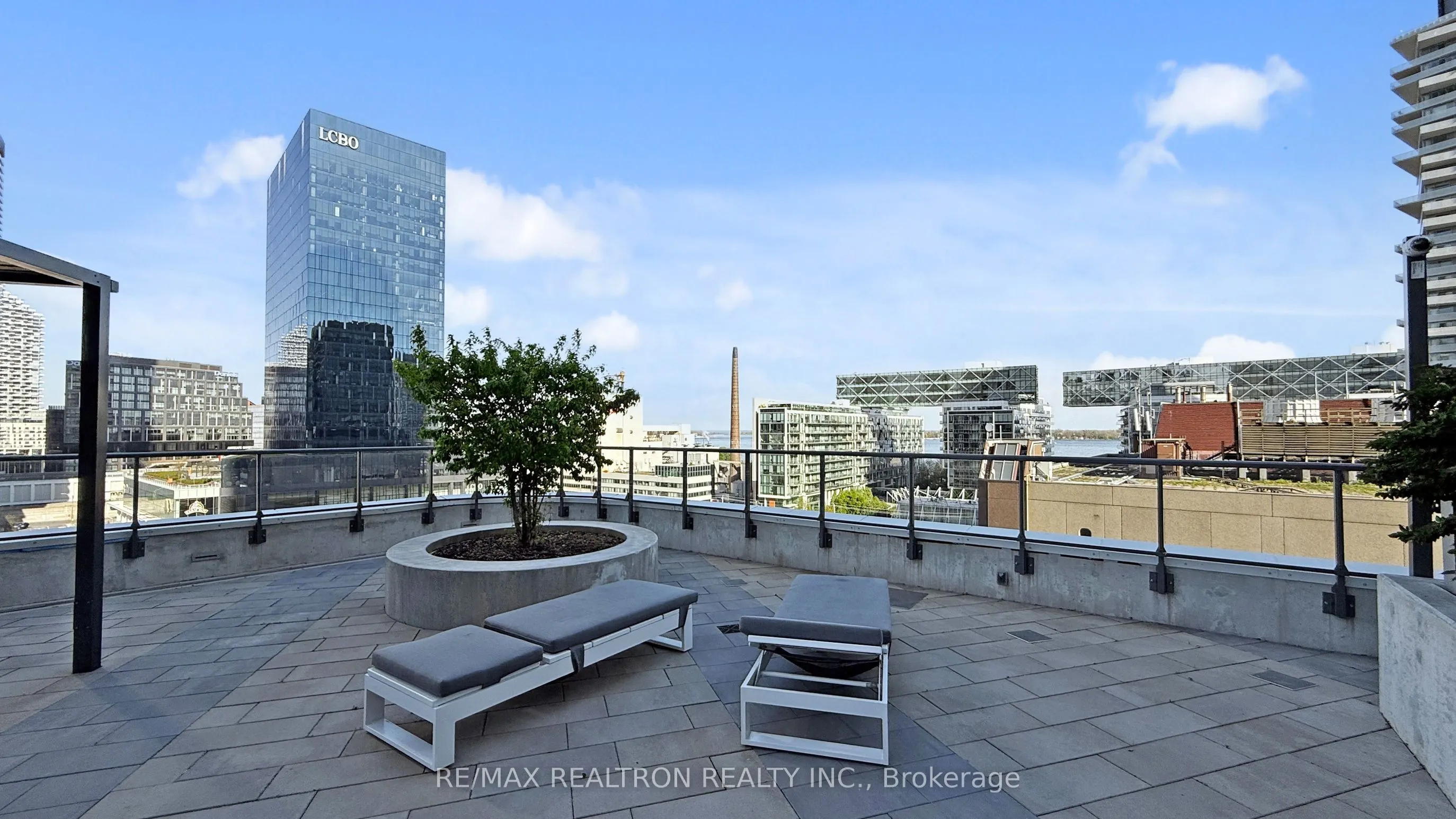 28 Freeland Street, #1802