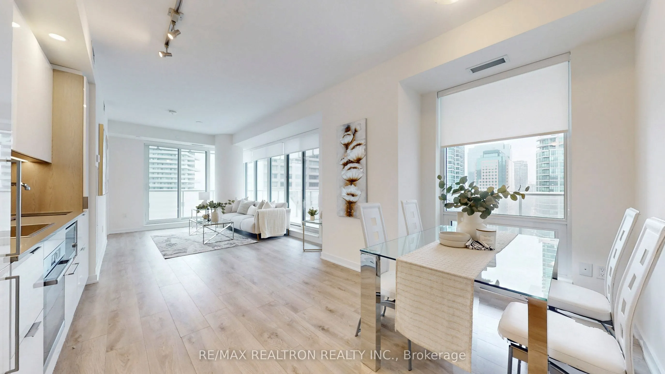 28 Freeland Street, #1802
