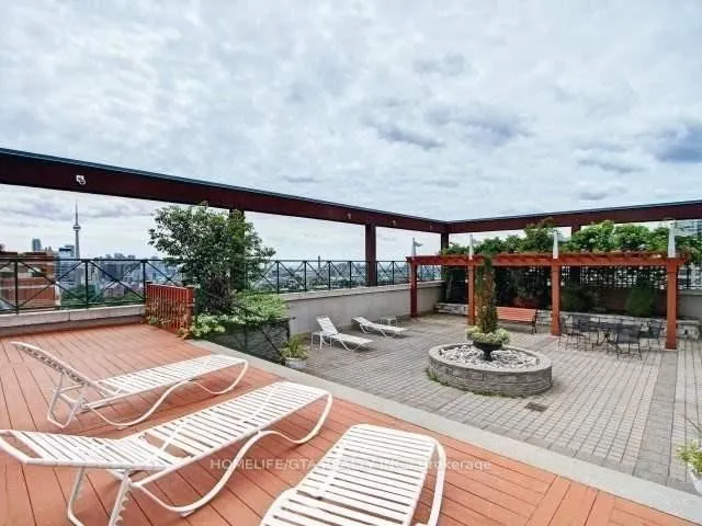 102 Bloor Street W, #907