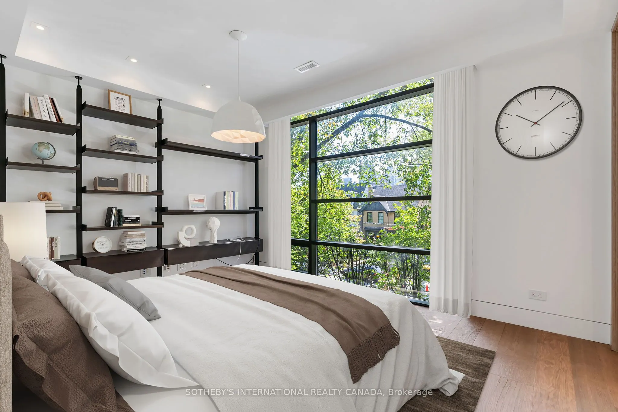 76 Roxborough Street W