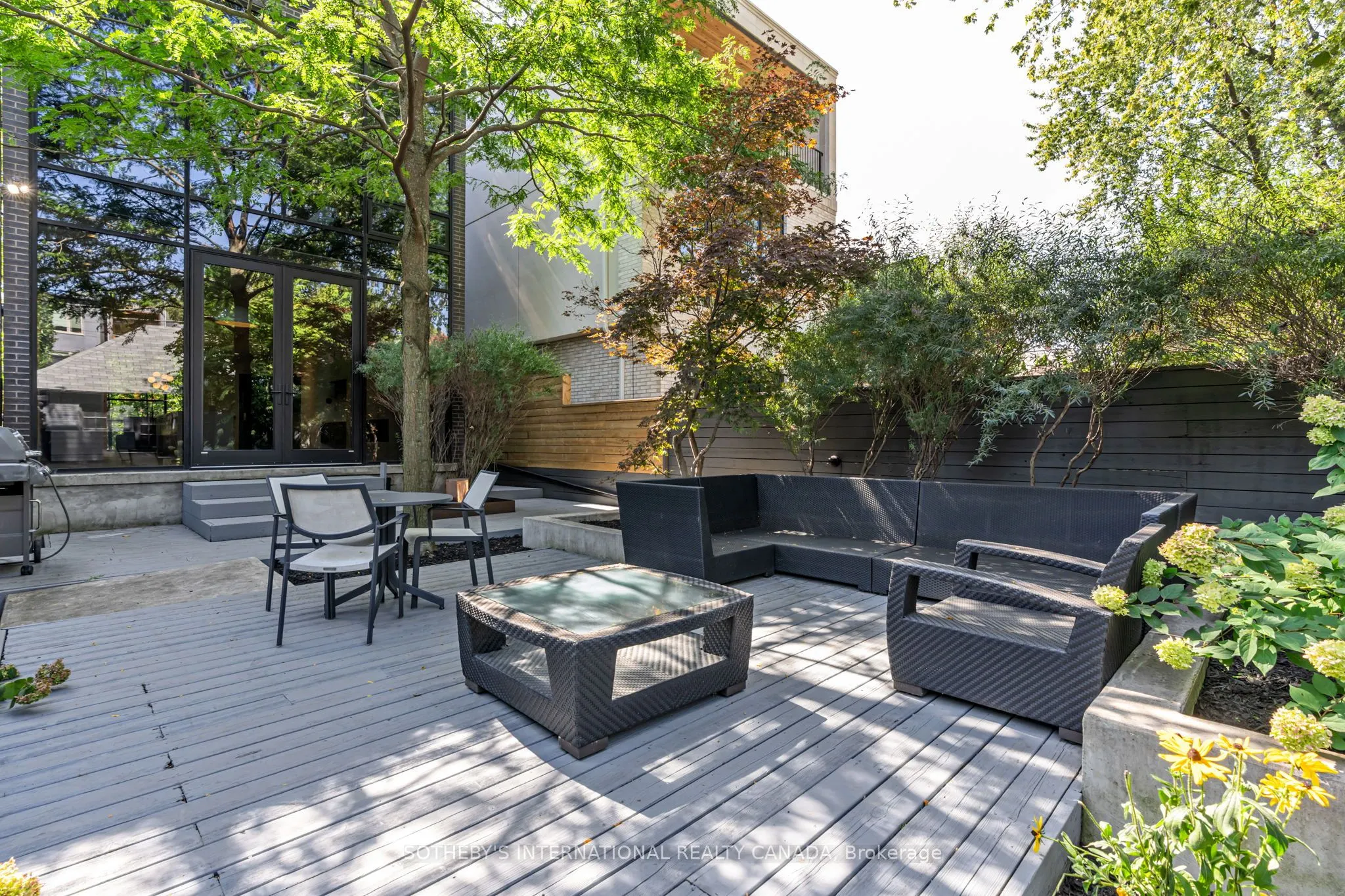 76 Roxborough Street W