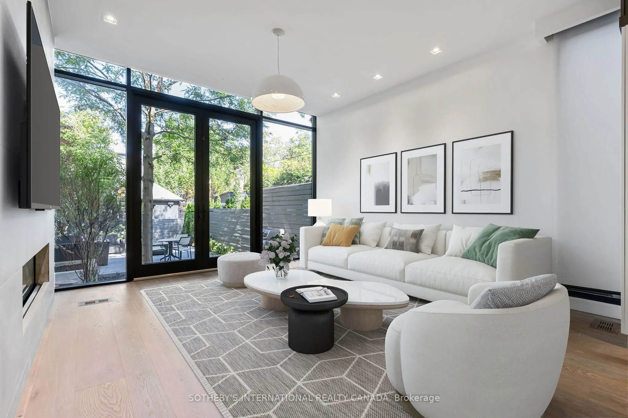 76 Roxborough Street W