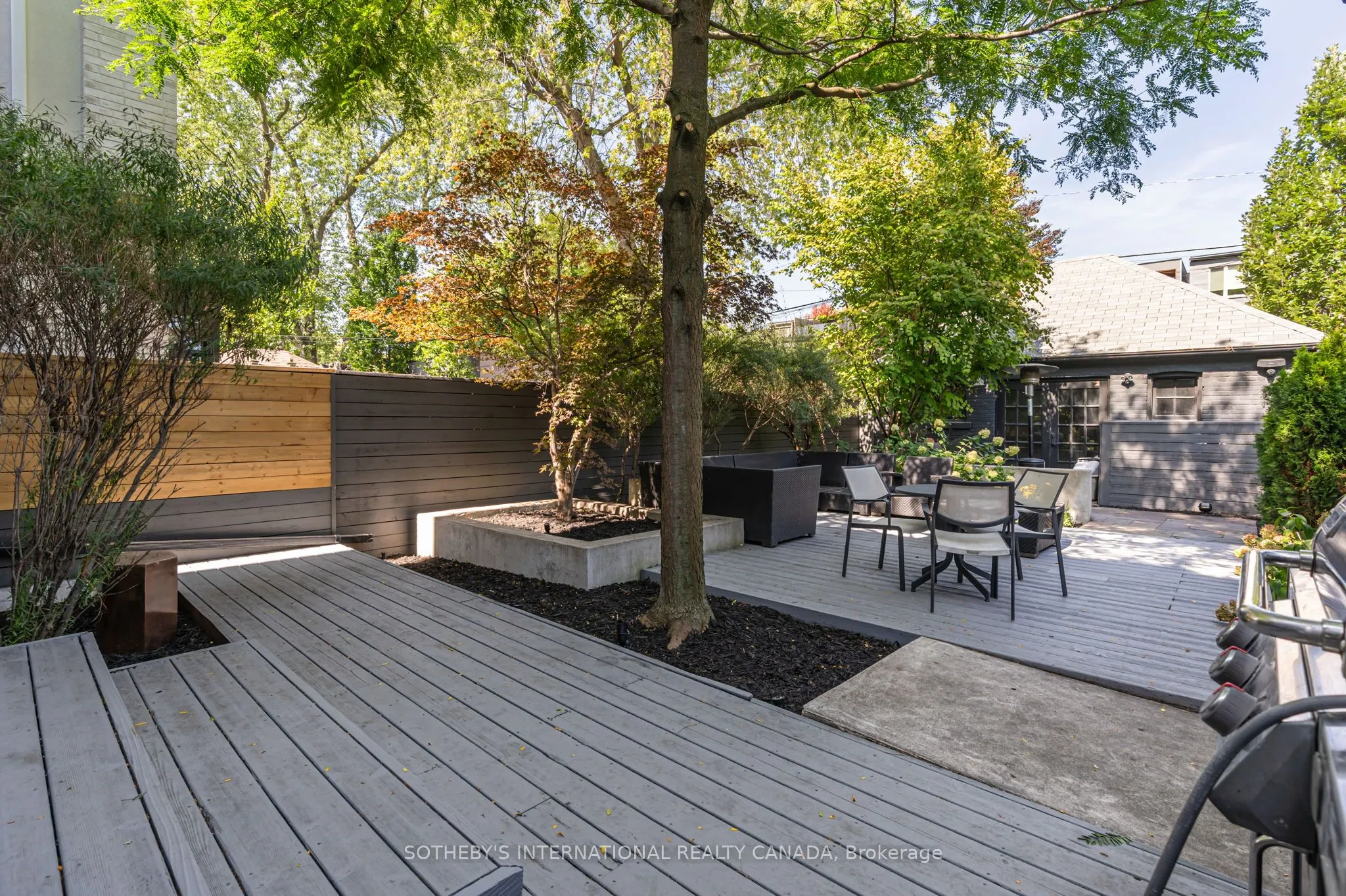 76 Roxborough Street W