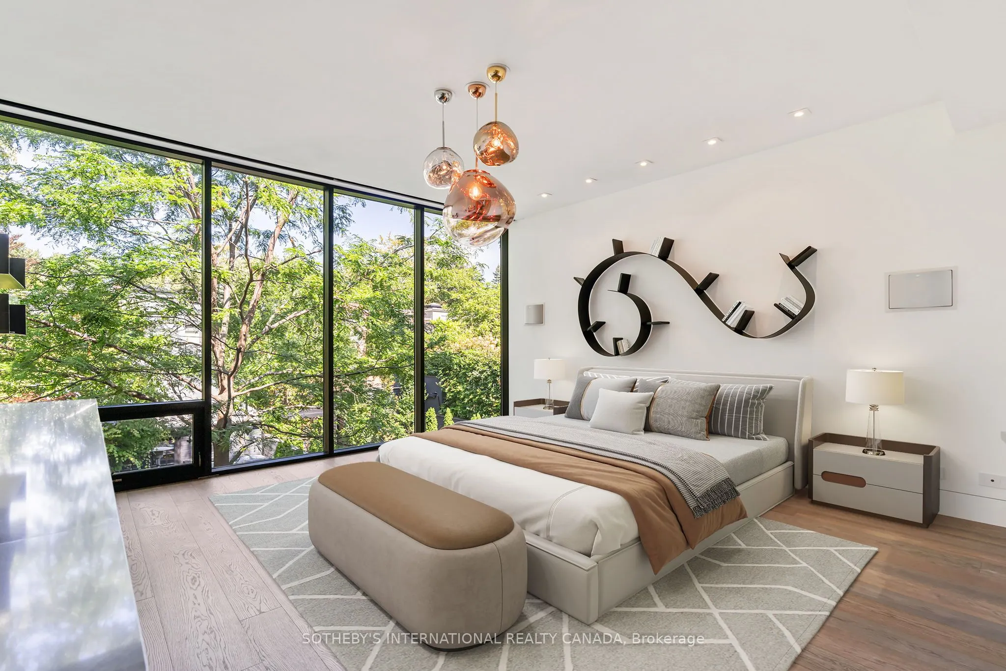 76 Roxborough Street W