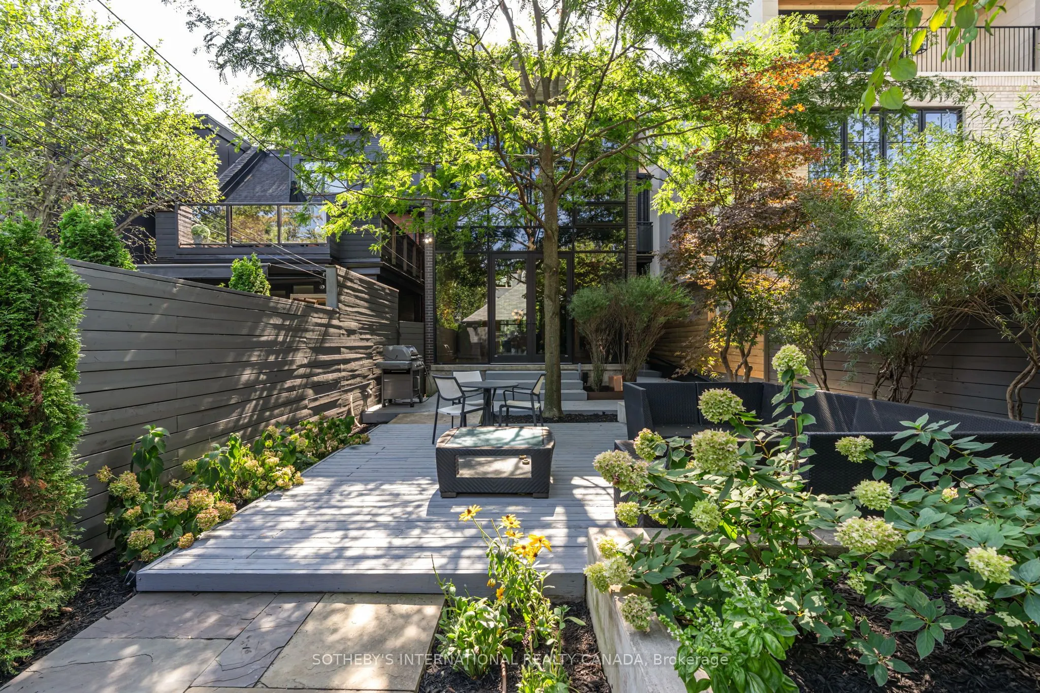 76 Roxborough Street W