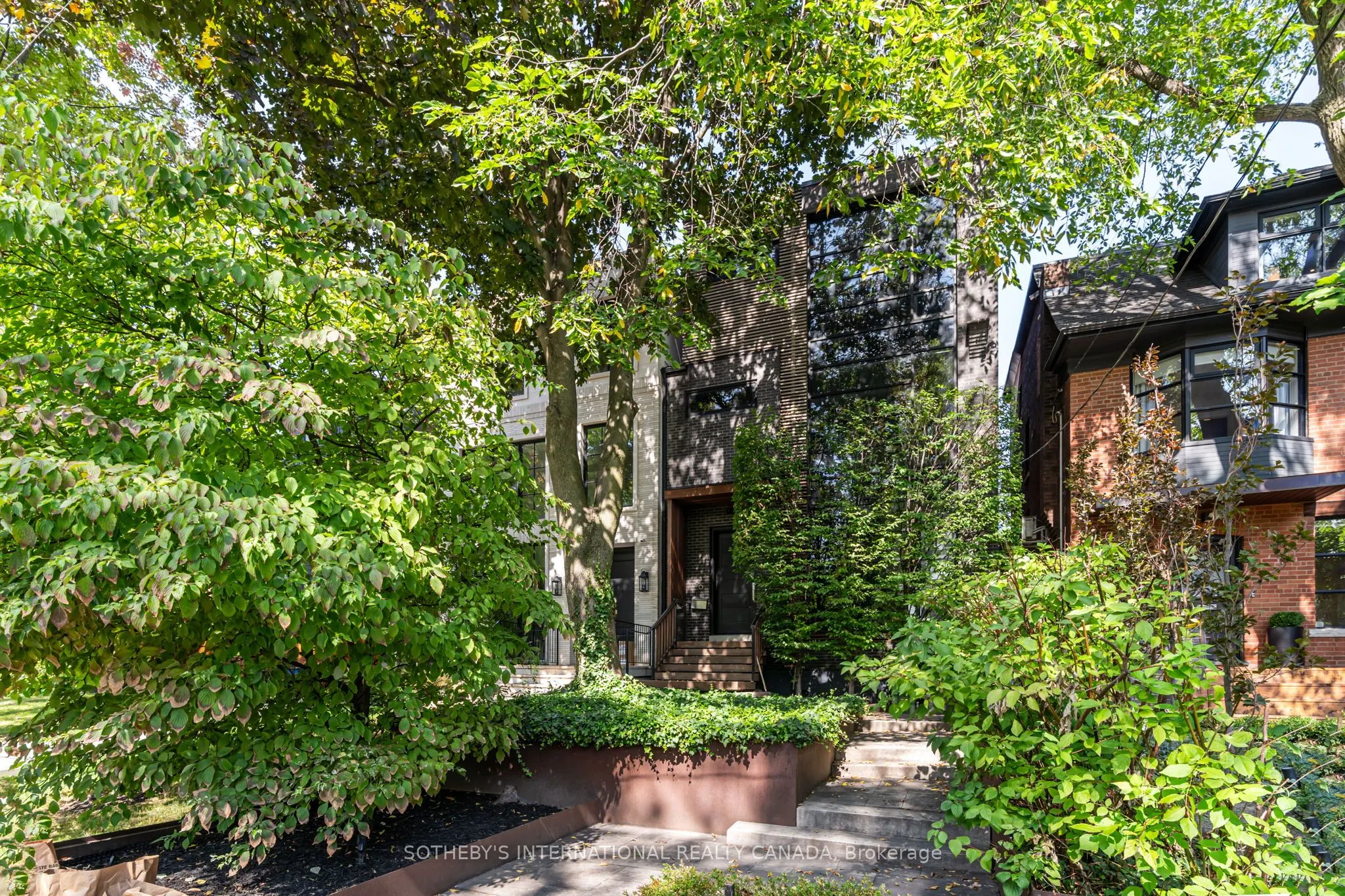 76 Roxborough Street W