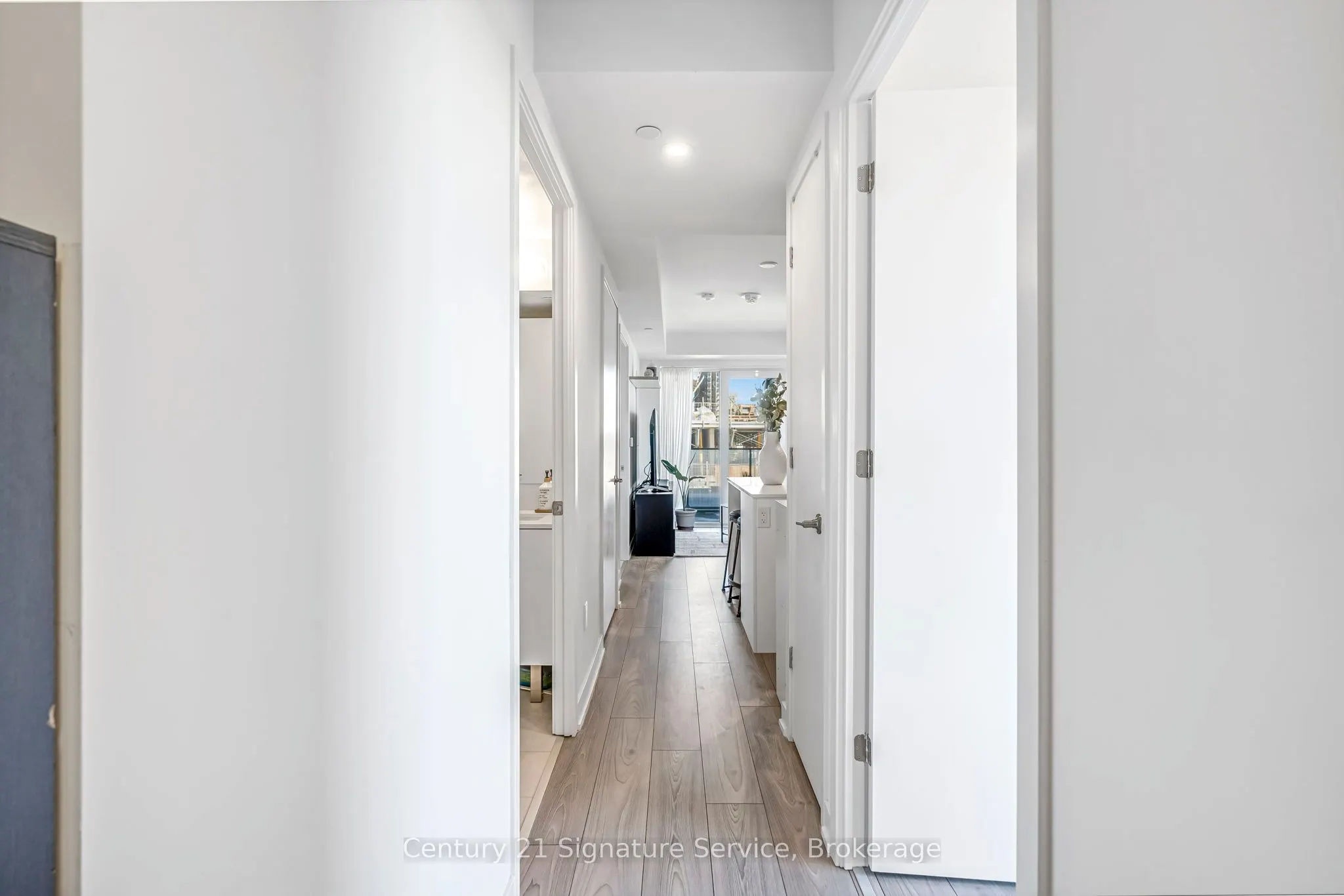 8 Tippett Road, #803