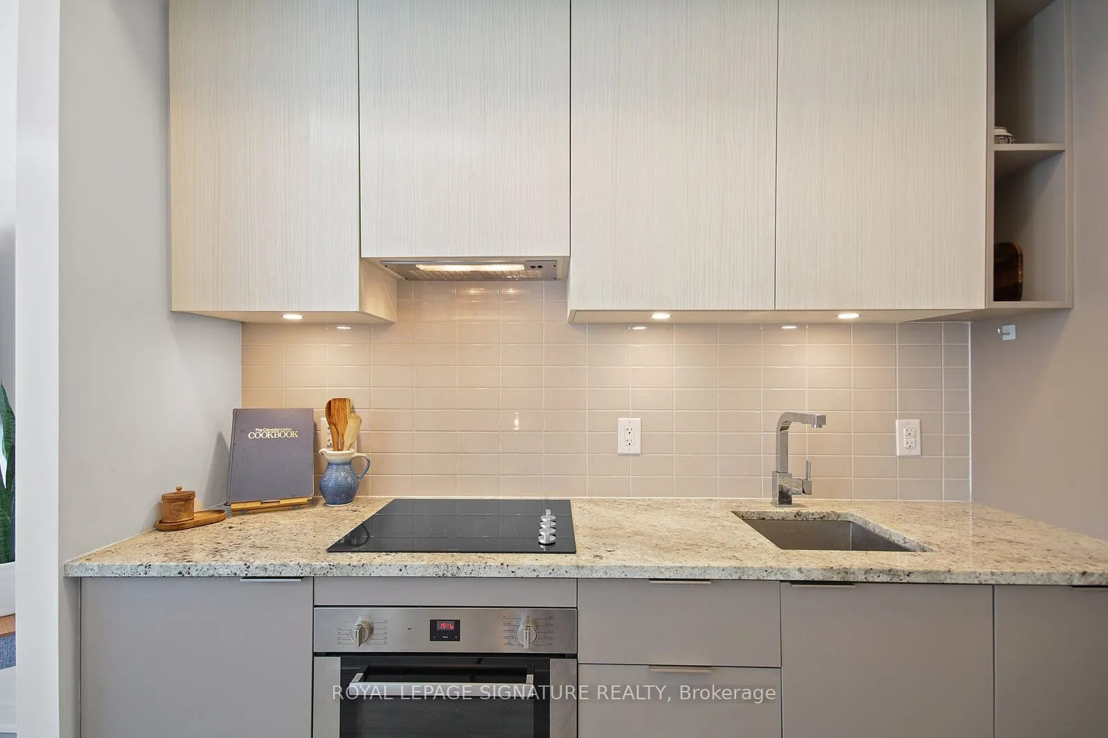 120 Parliament Street, #523