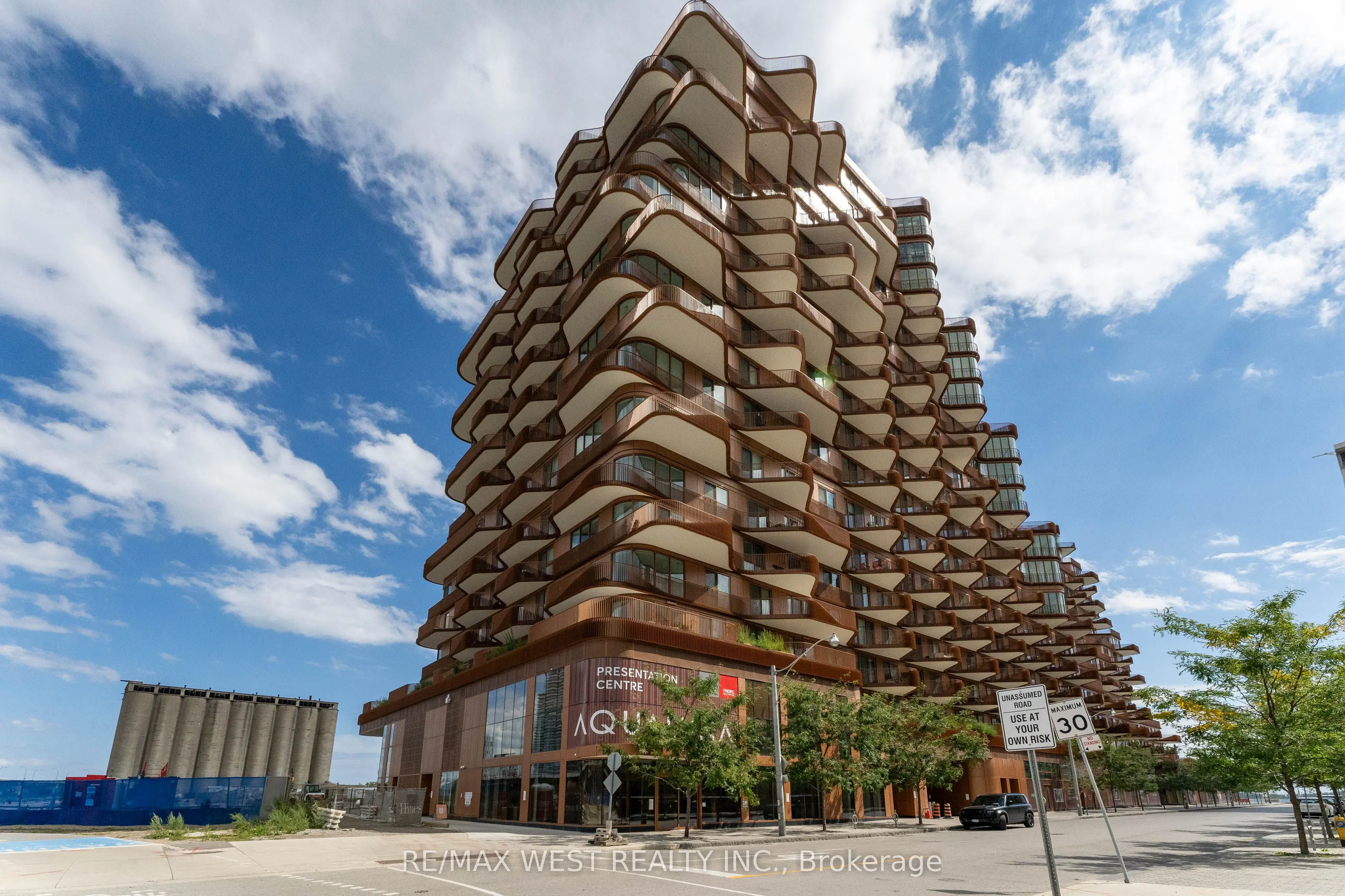 155 Merchants' Wharf, #LPH31