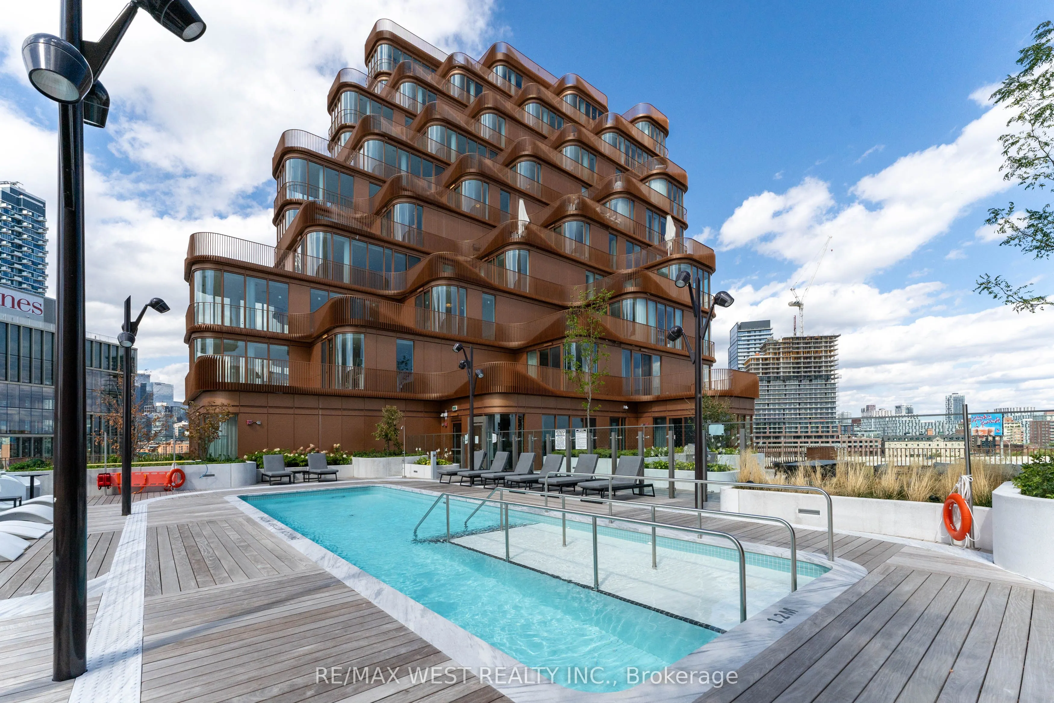 155 Merchants' Wharf, #LPH31