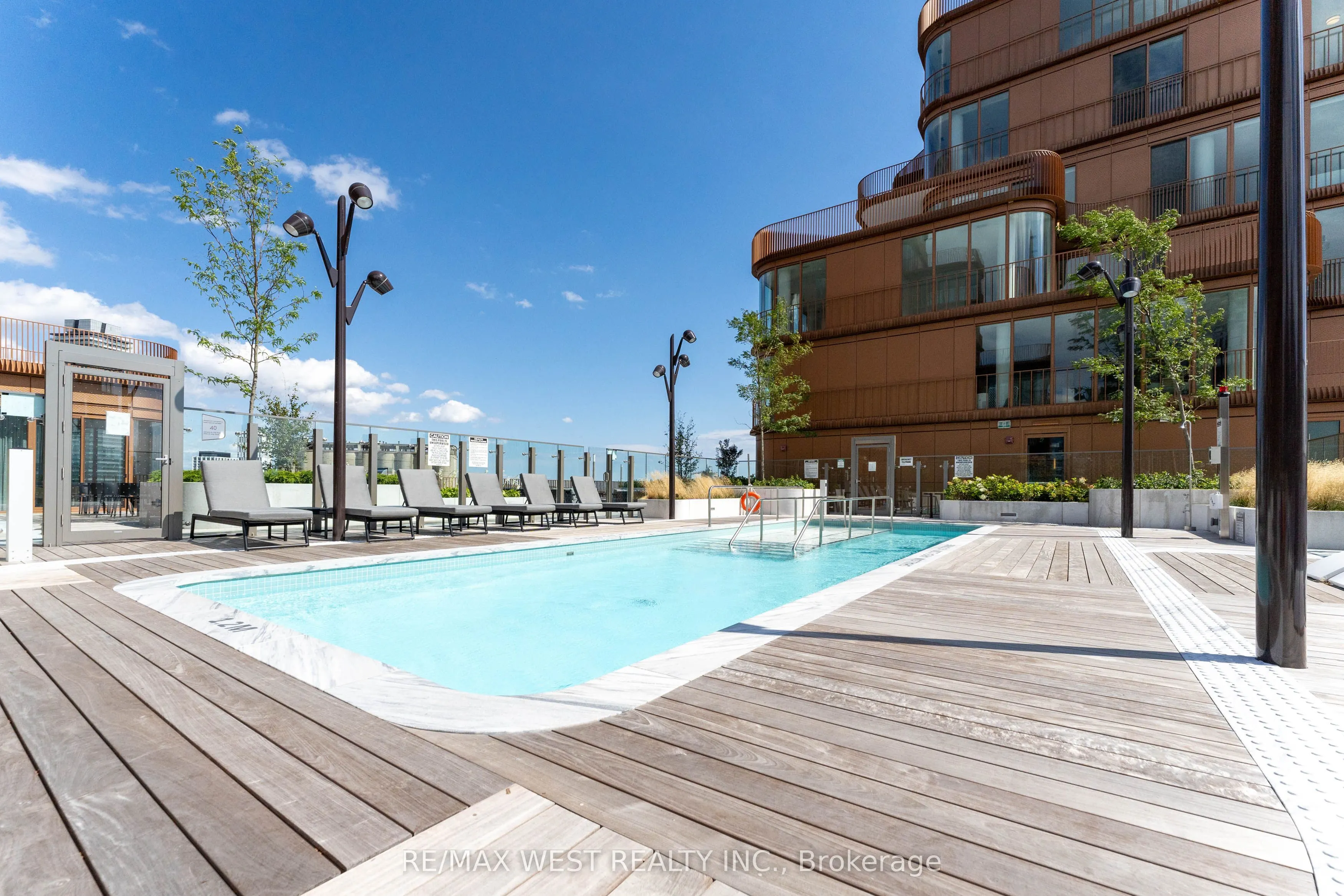 155 Merchants' Wharf, #LPH31